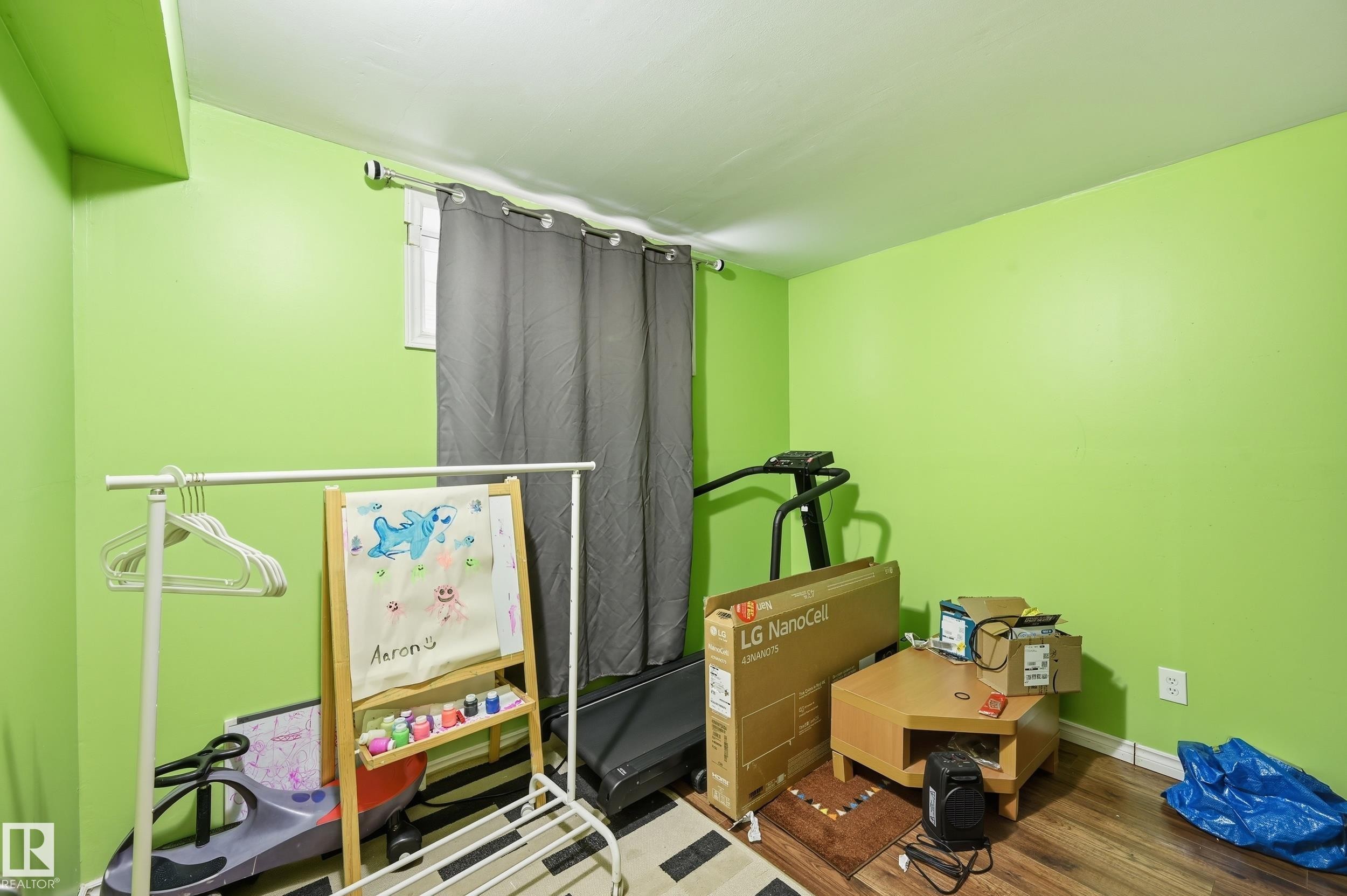 Interior space with baseboards and wood finished floors - 3010 32 Avenue Nw, Edmonton, AB - Indoor