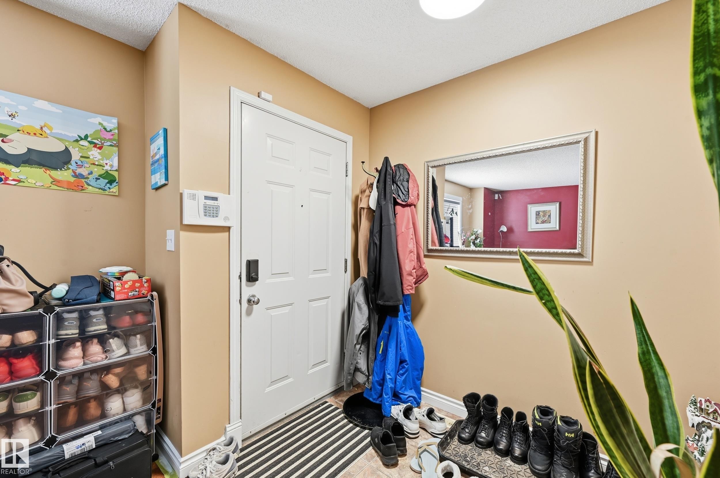 Entryway with baseboards - 3010 32 Avenue Nw, Edmonton, AB - Indoor
