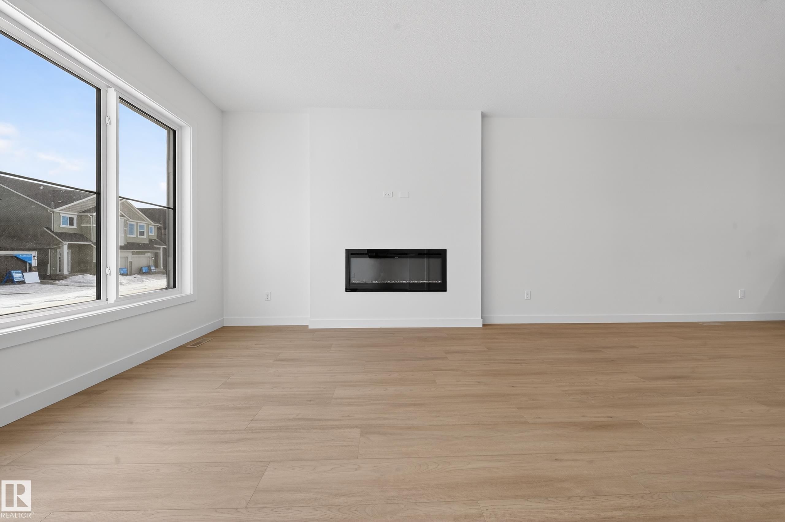 3736 Erlanger Drive, Edmonton, AB - Indoor With Fireplace