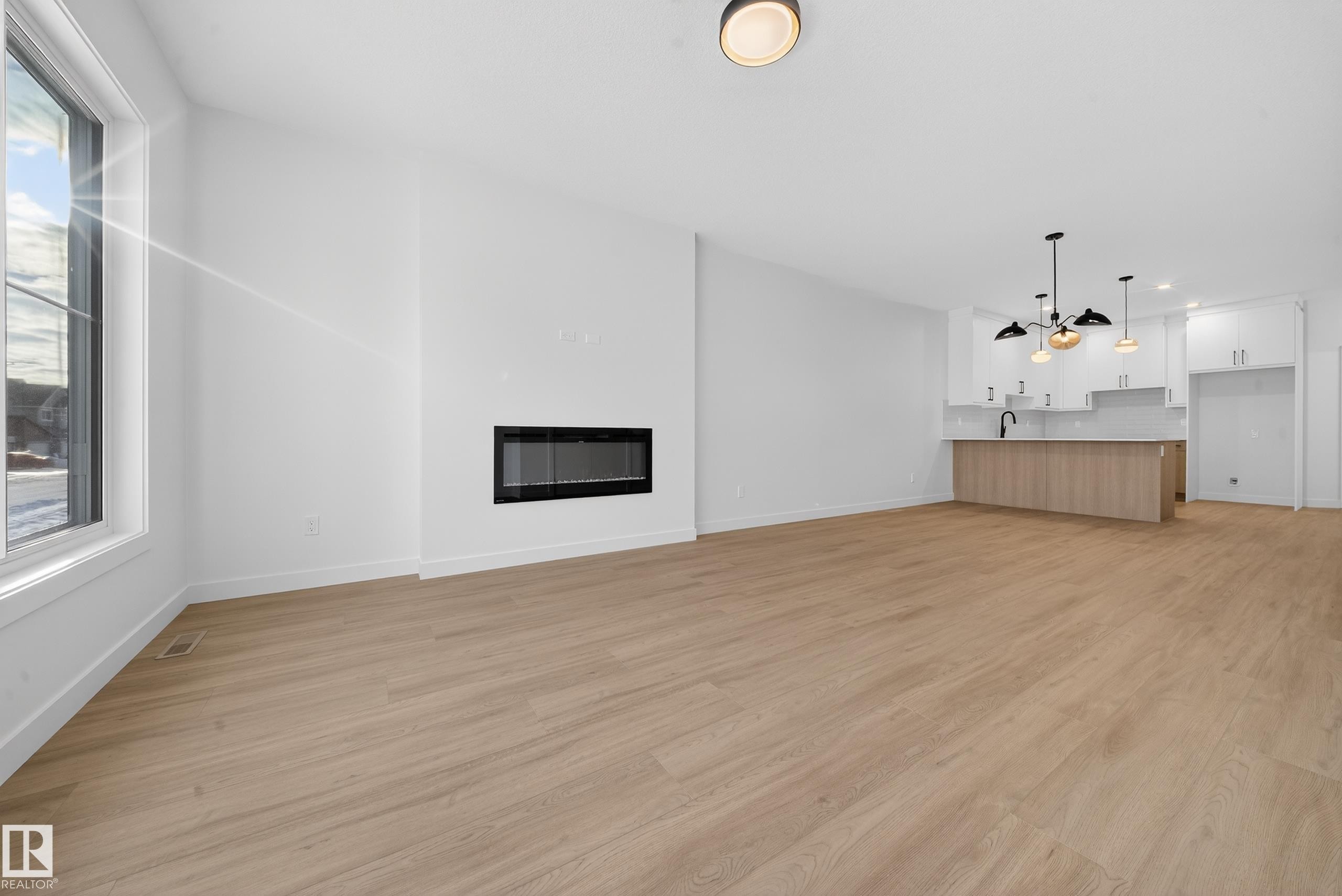 3736 Erlanger Drive, Edmonton, AB - Indoor With Fireplace