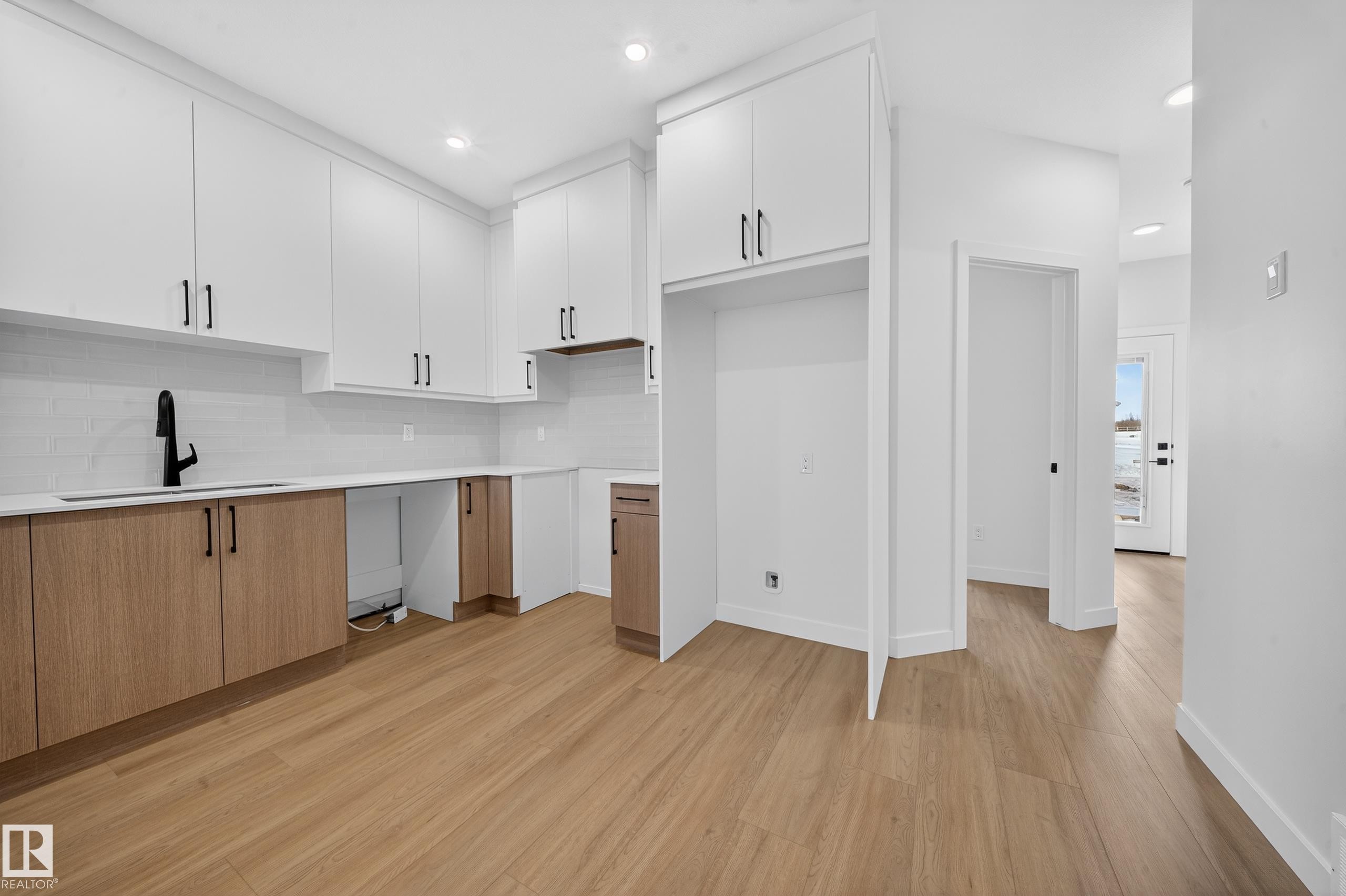 3736 Erlanger Drive, Edmonton, AB - Indoor