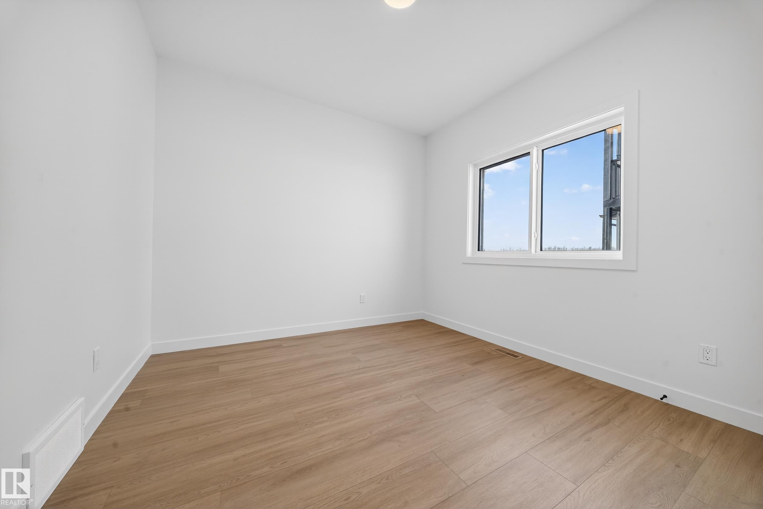 3736 Erlanger Drive, Edmonton, AB - Indoor Photo Showing Other Room