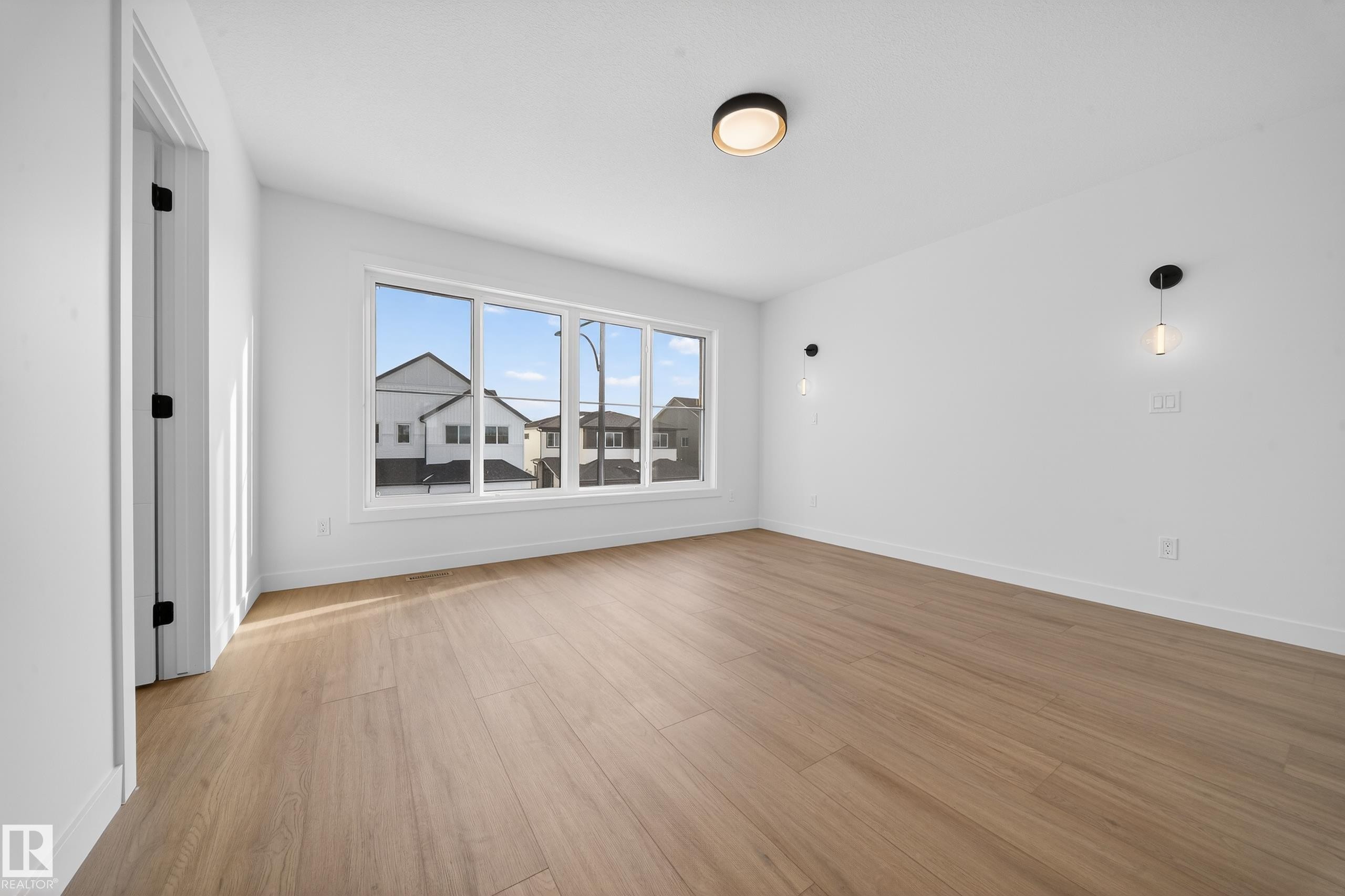 3736 Erlanger Drive, Edmonton, AB - Indoor