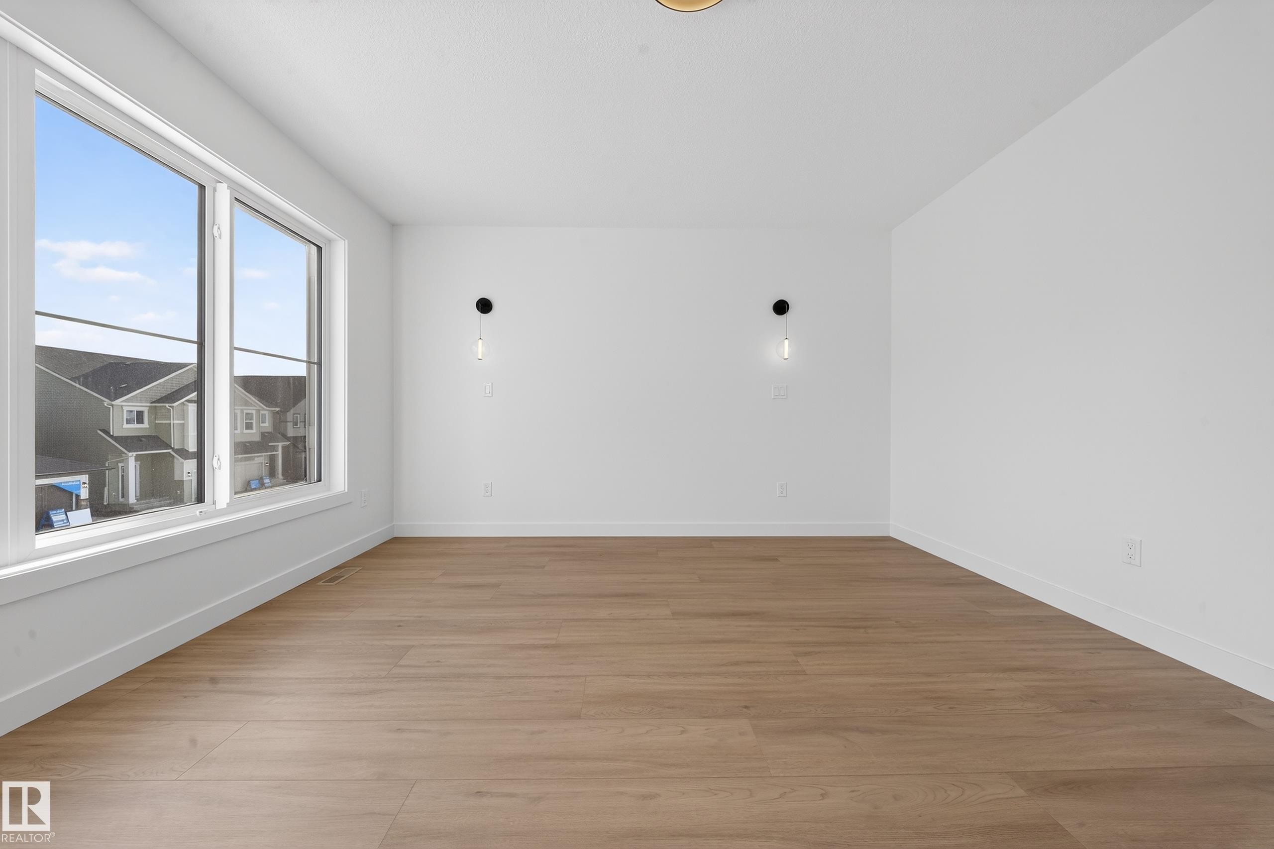 3736 Erlanger Drive, Edmonton, AB - Indoor Photo Showing Other Room