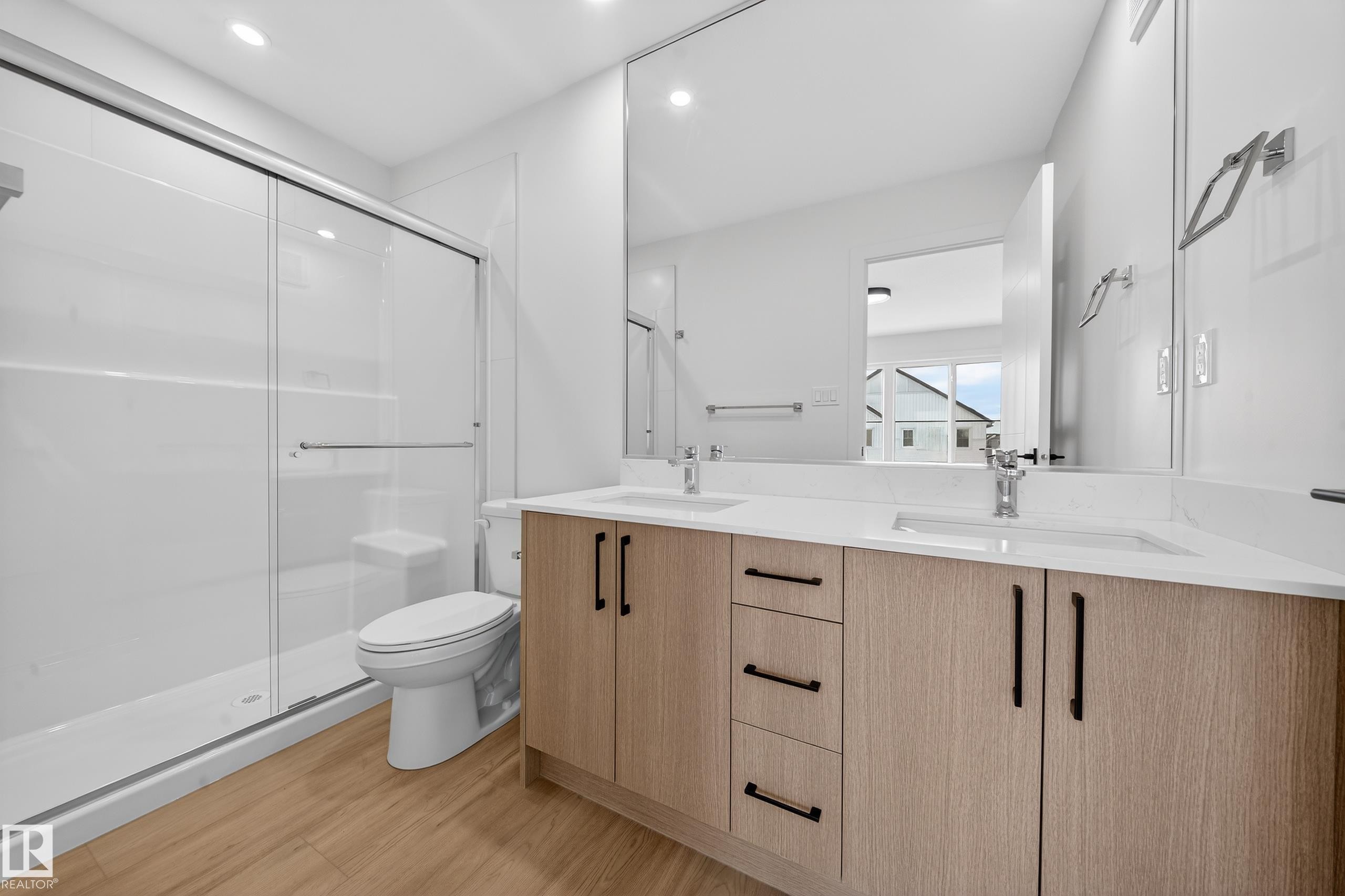 3736 Erlanger Drive, Edmonton, AB - Indoor Photo Showing Bathroom