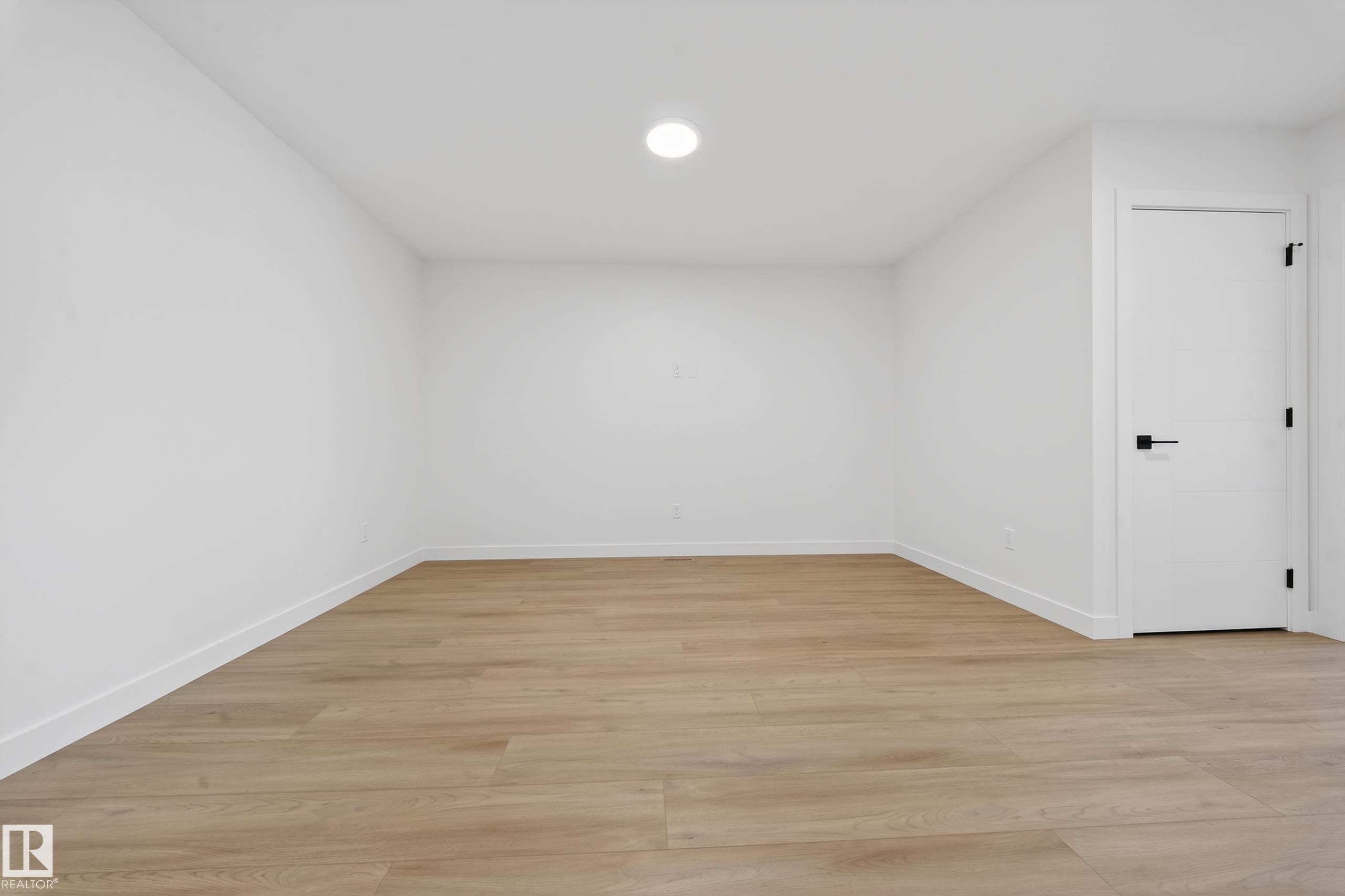 3736 Erlanger Drive, Edmonton, AB - Indoor Photo Showing Other Room