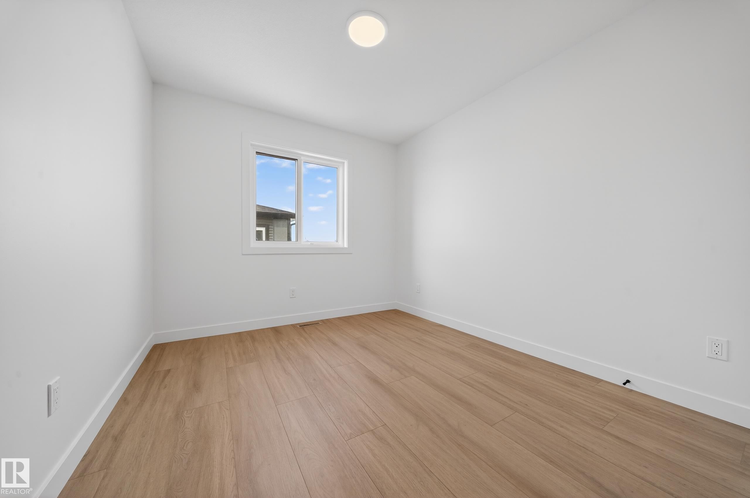 3736 Erlanger Drive, Edmonton, AB - Indoor Photo Showing Other Room