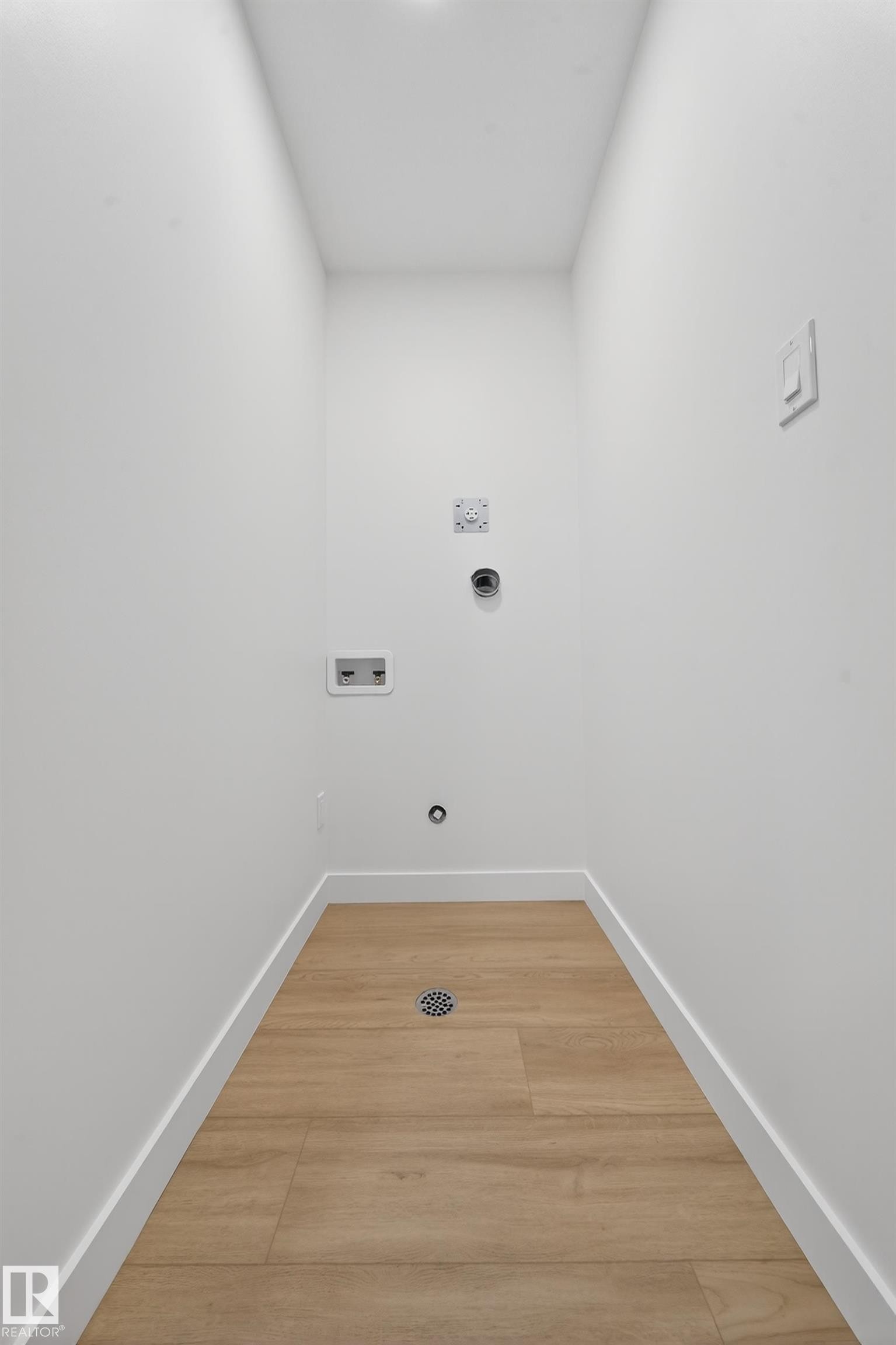 3736 Erlanger Drive, Edmonton, AB - Indoor Photo Showing Other Room