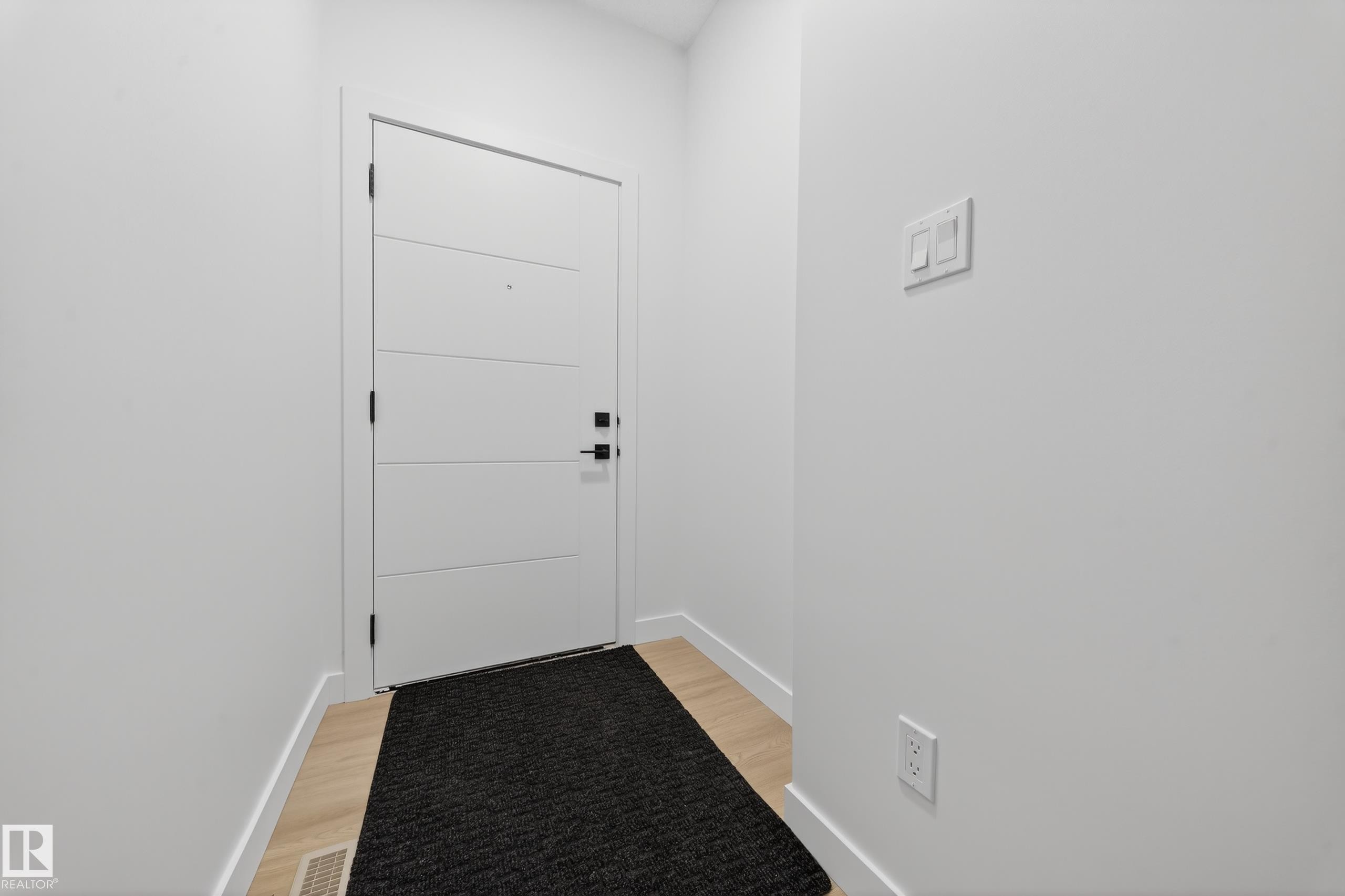 3736 Erlanger Drive, Edmonton, AB - Indoor Photo Showing Other Room