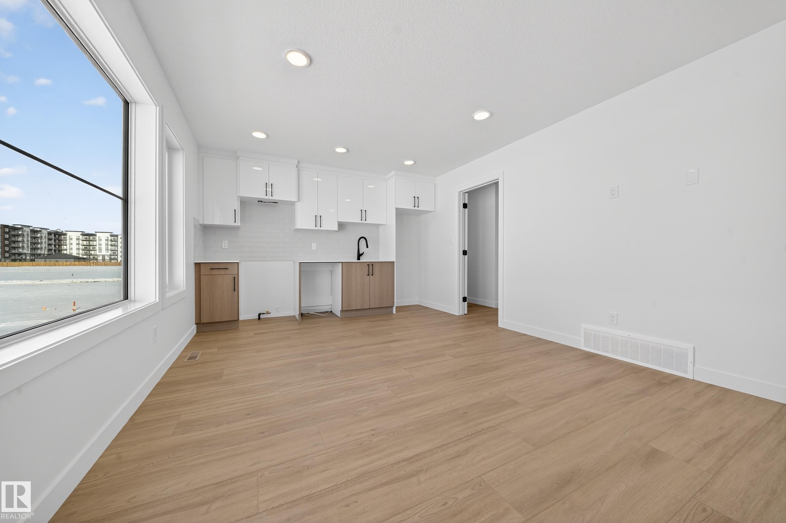 3736 Erlanger Drive, Edmonton, AB - Indoor