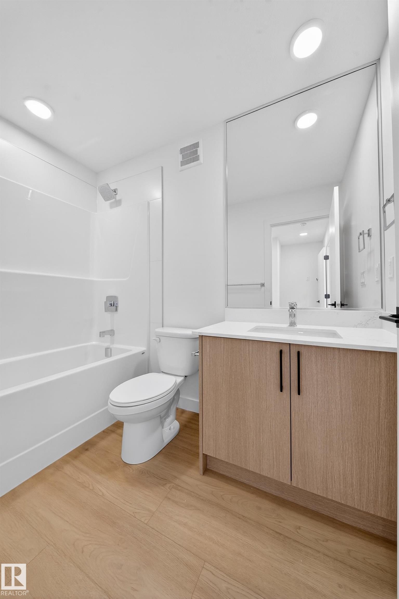 3736 Erlanger Drive, Edmonton, AB - Indoor Photo Showing Bathroom