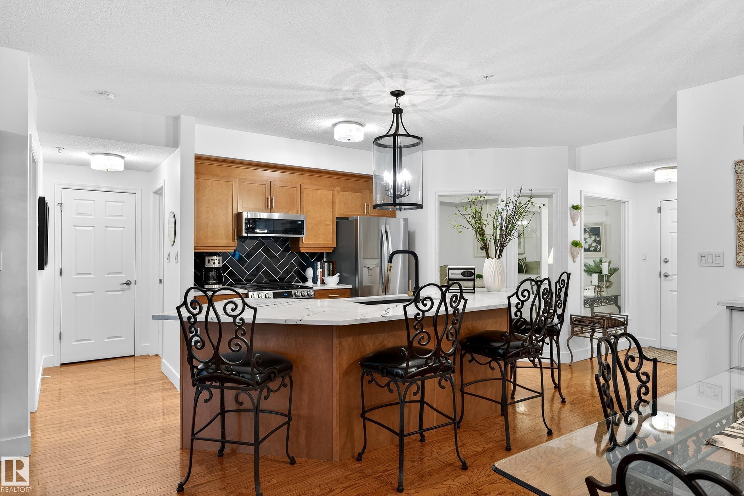 103 9811 96A Street, Edmonton, AB - Indoor