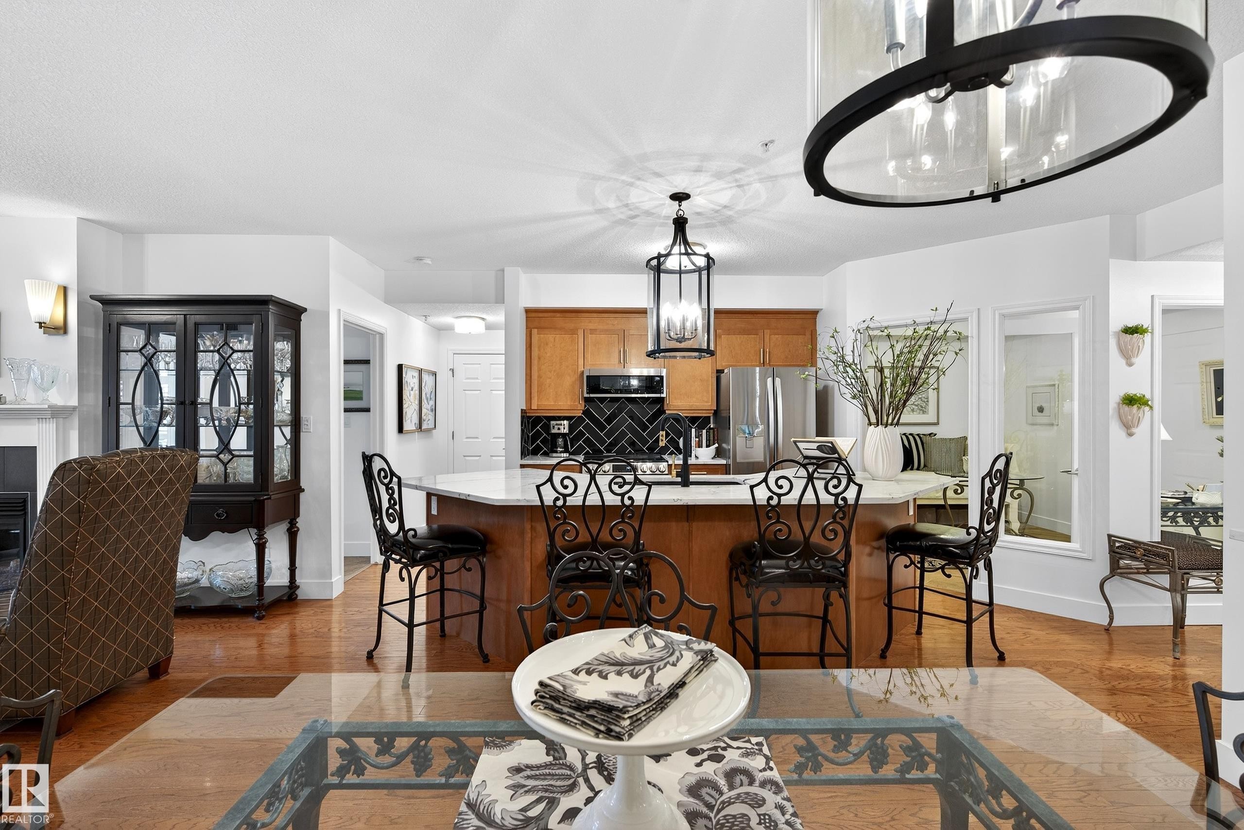 103 9811 96A Street, Edmonton, AB - Indoor Photo Showing Dining Room