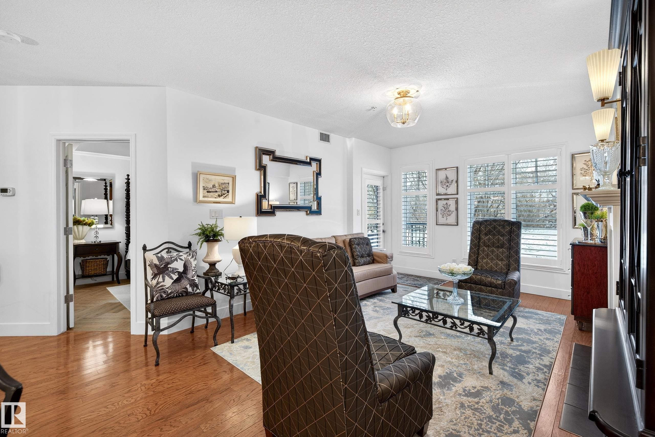 103 9811 96A Street, Edmonton, AB - Indoor