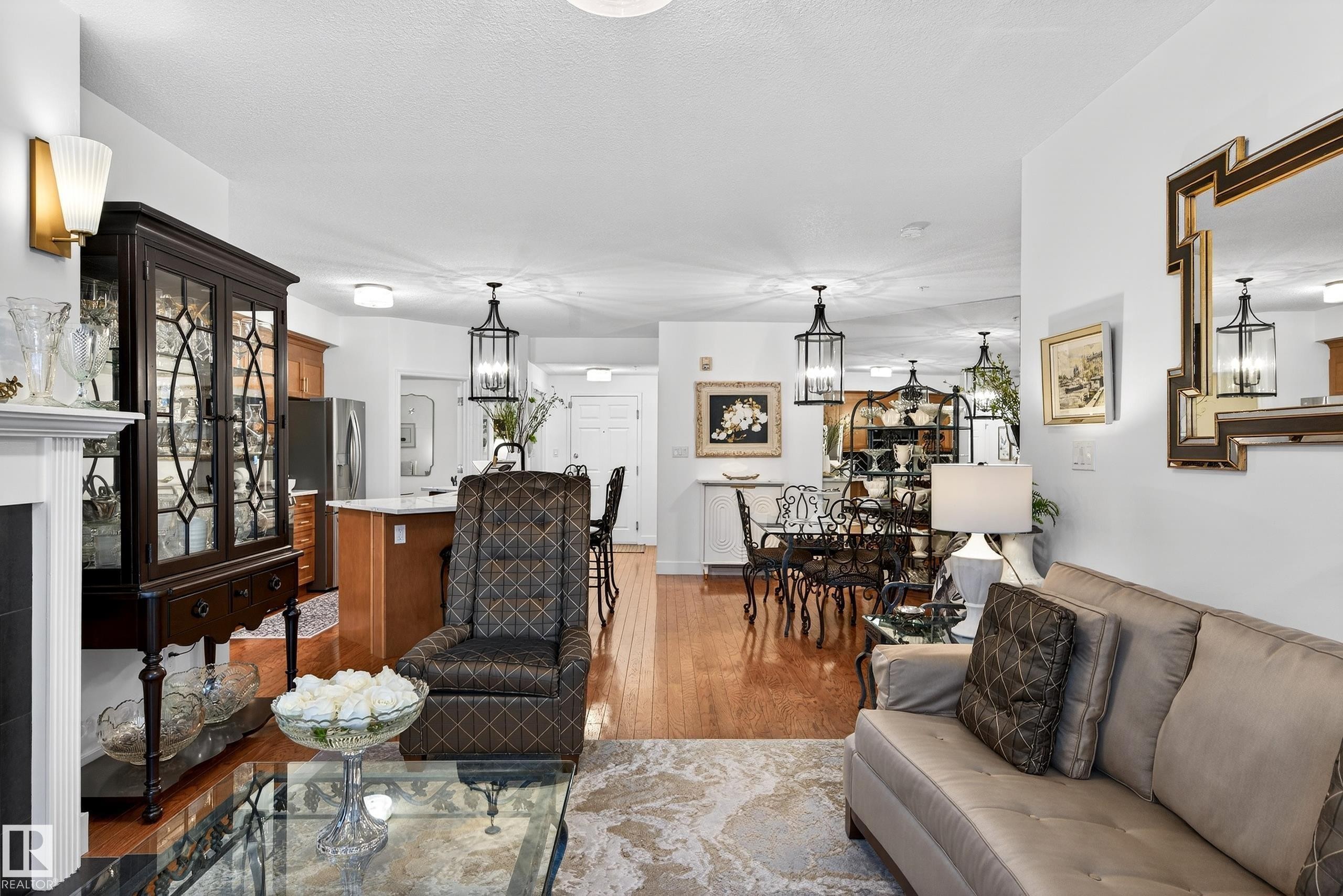 103 9811 96A Street, Edmonton, AB - Indoor Photo Showing Living Room