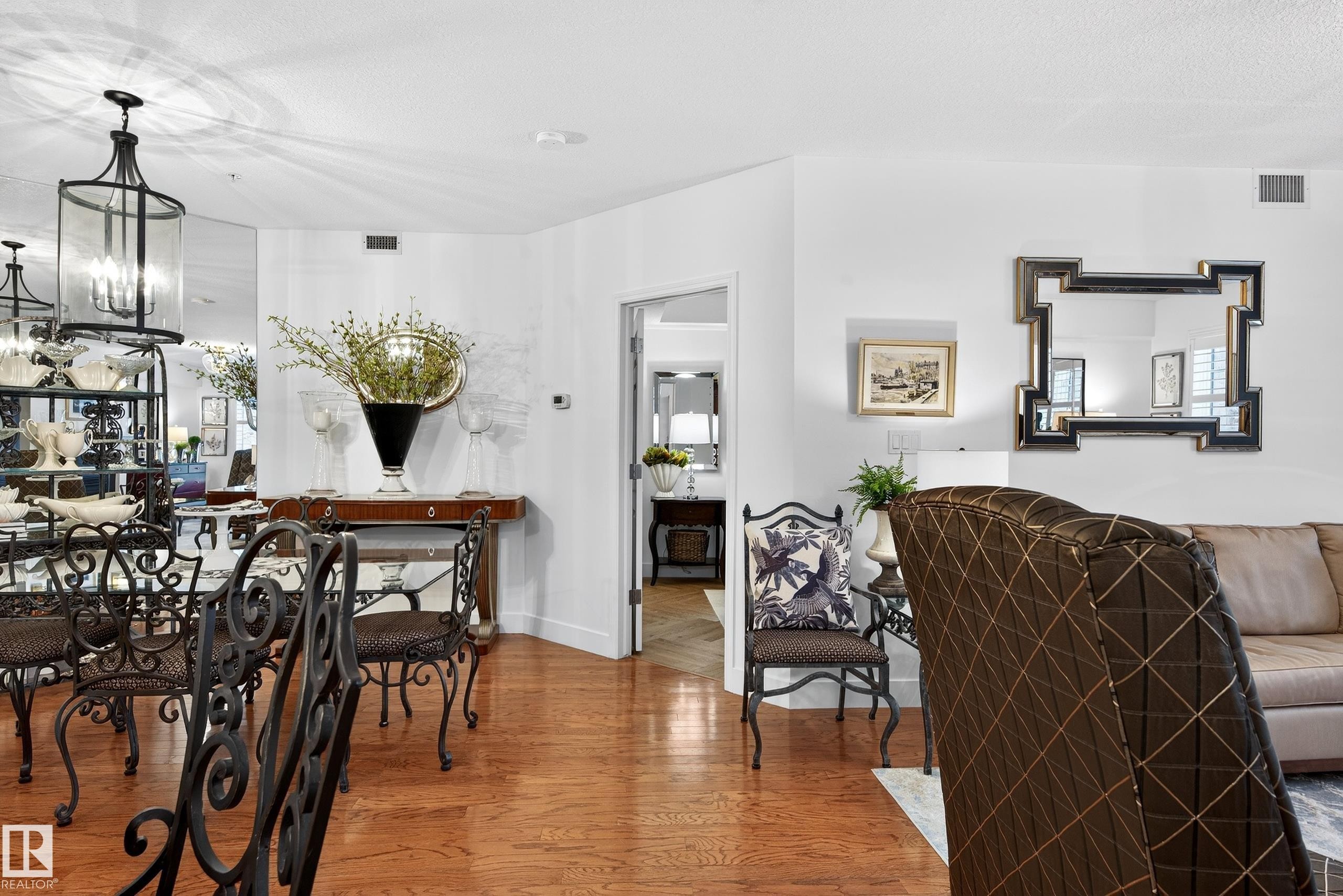 103 9811 96A Street, Edmonton, AB - Indoor