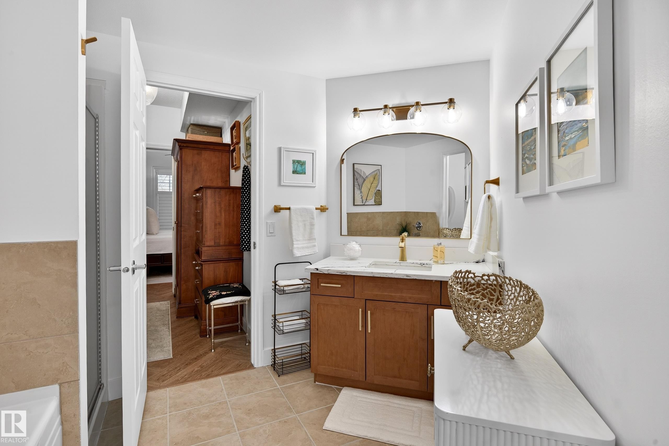 103 9811 96A Street, Edmonton, AB - Indoor Photo Showing Bathroom