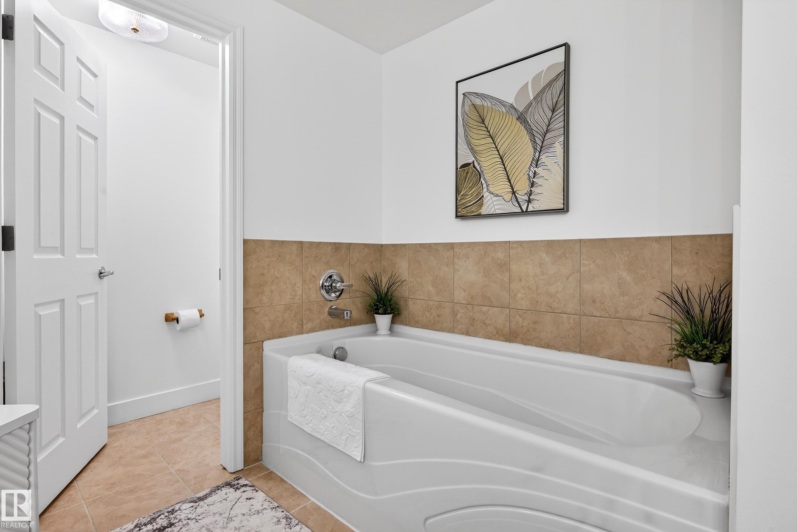 103 9811 96A Street, Edmonton, AB - Indoor Photo Showing Bathroom