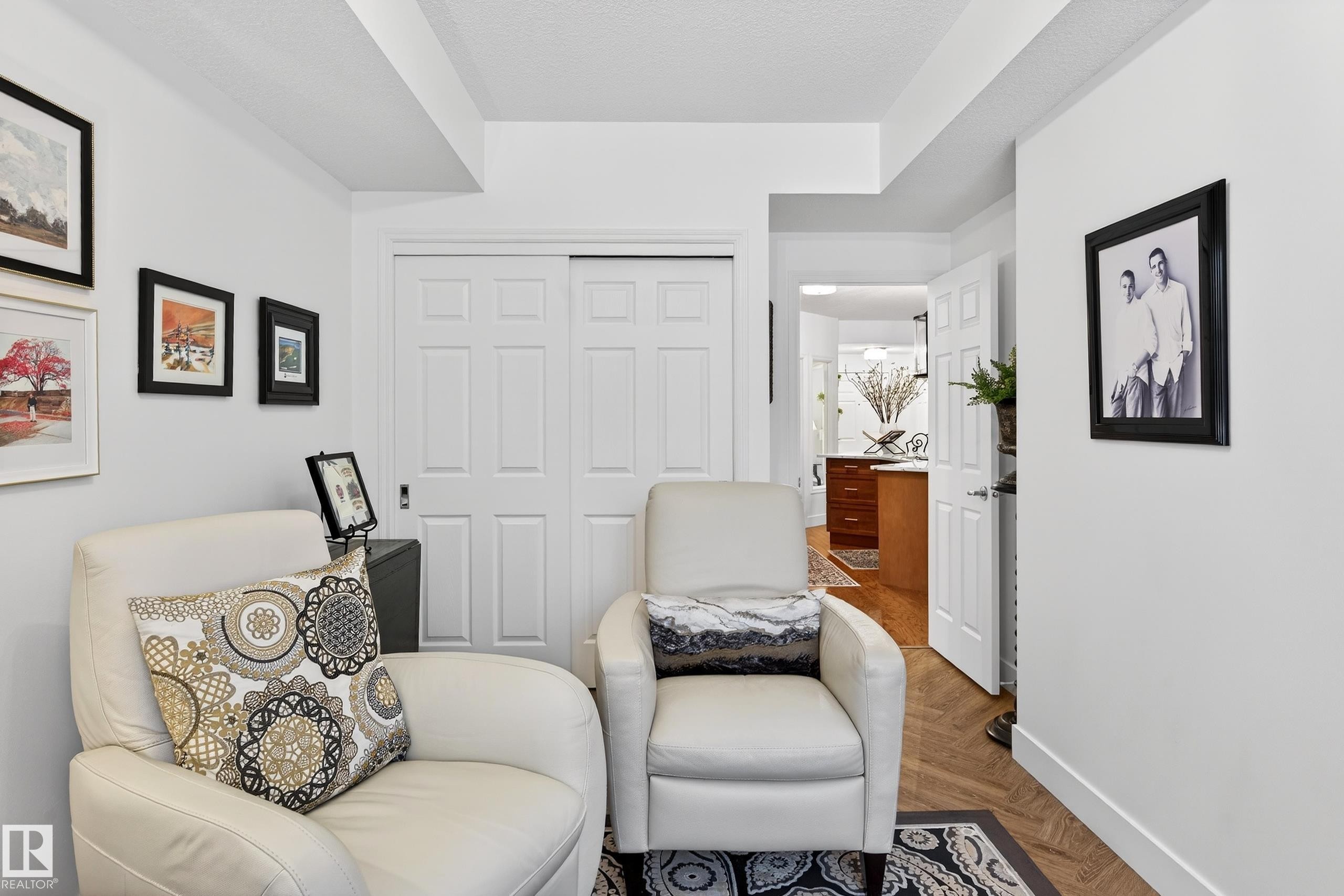 103 9811 96A Street, Edmonton, AB - Indoor