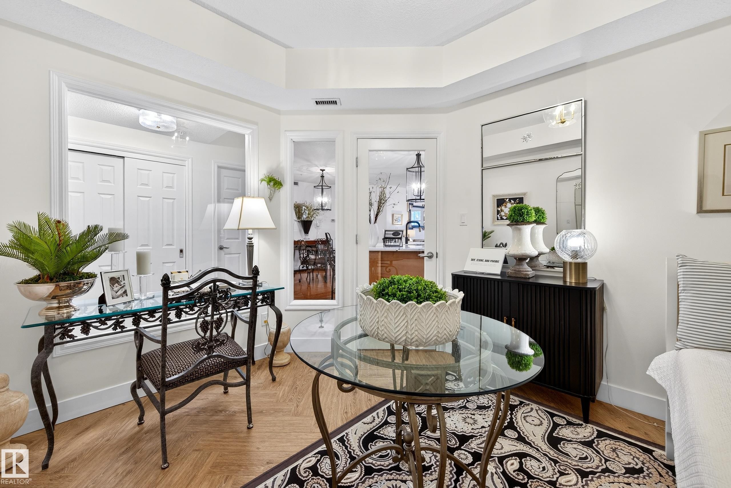 103 9811 96A Street, Edmonton, AB - Indoor