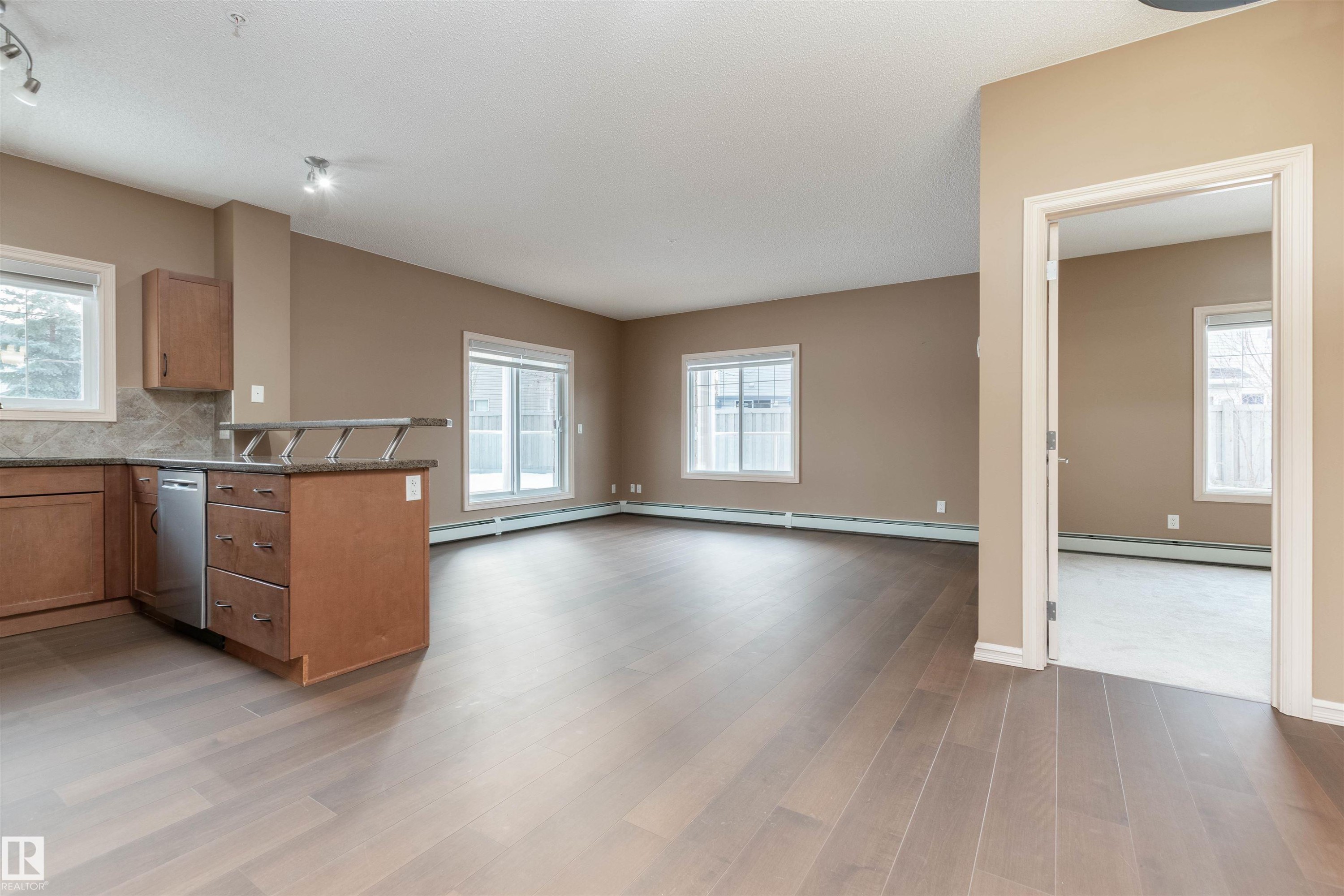 114 263 Macewan Road, Edmonton, AB - Indoor Photo Showing Kitchen