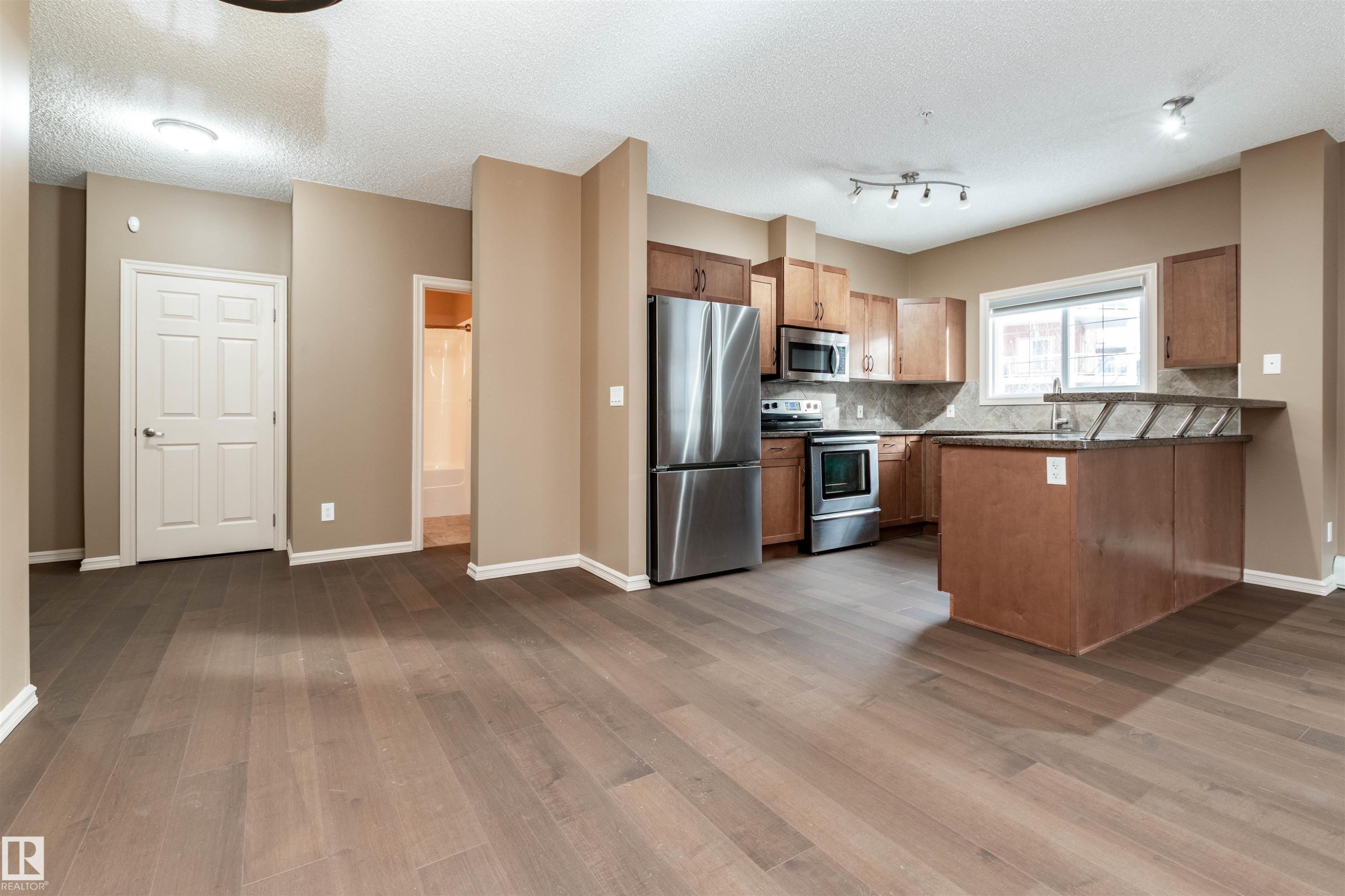 114 263 Macewan Road, Edmonton, AB - Indoor Photo Showing Kitchen With Stainless Steel Kitchen