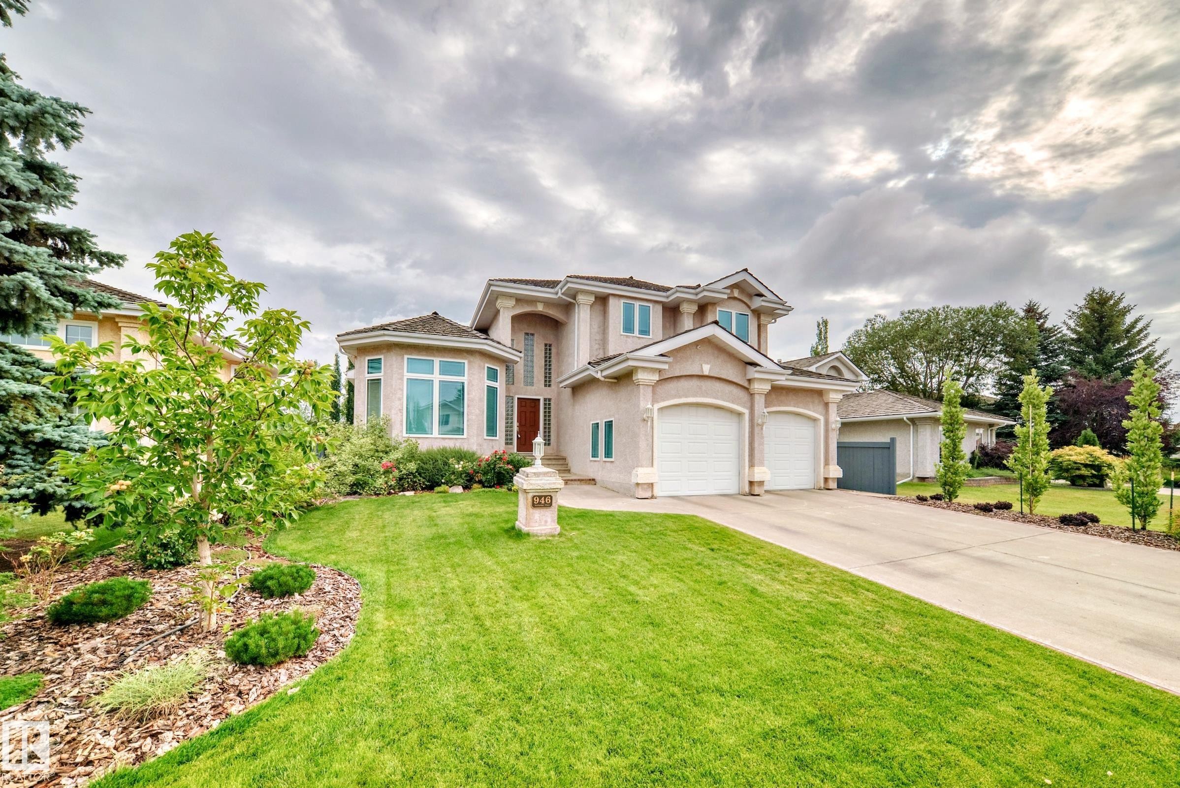 946 Wallbridge Place, Edmonton, AB - Outdoor With Facade