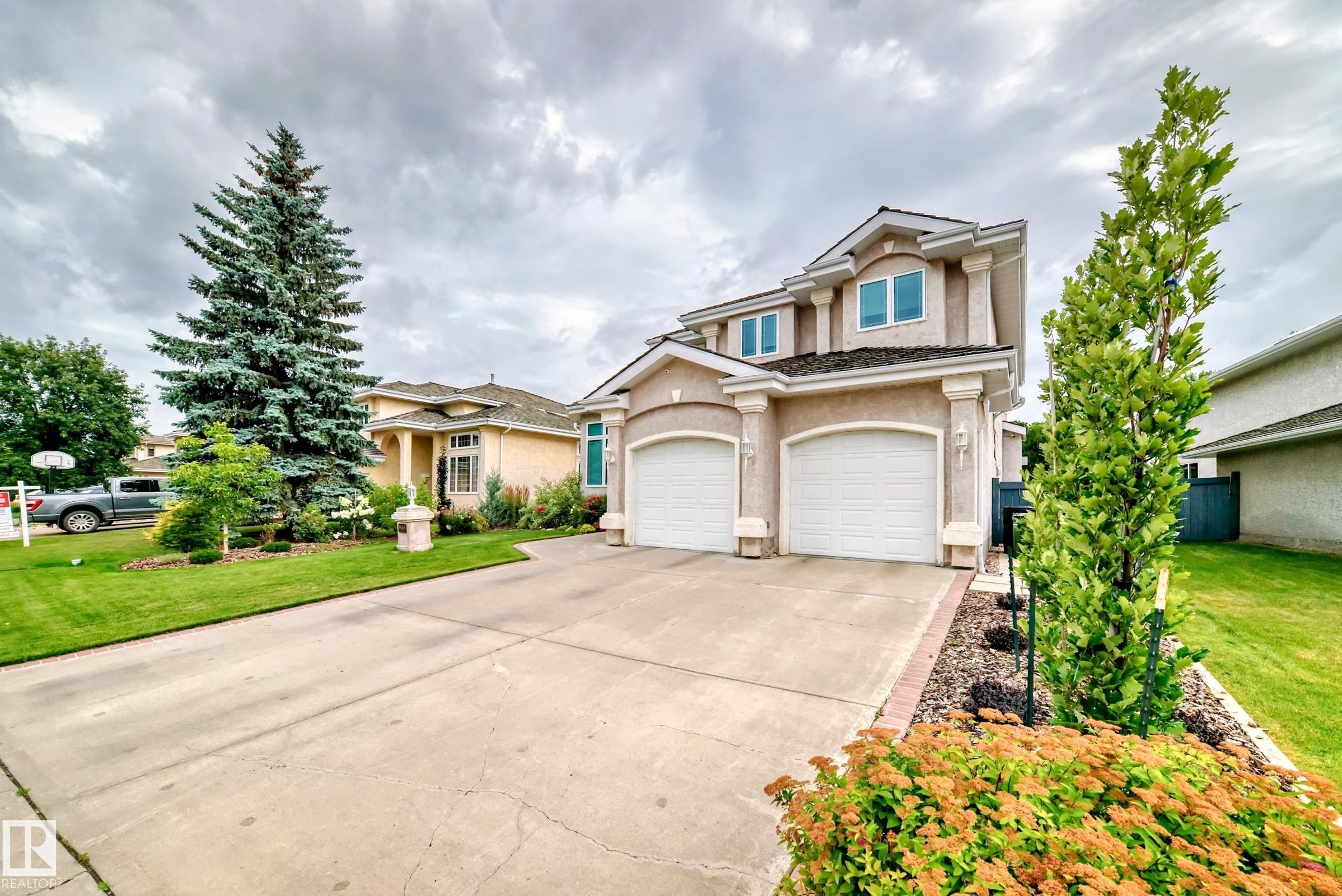 946 Wallbridge Place, Edmonton, AB - Outdoor With Facade