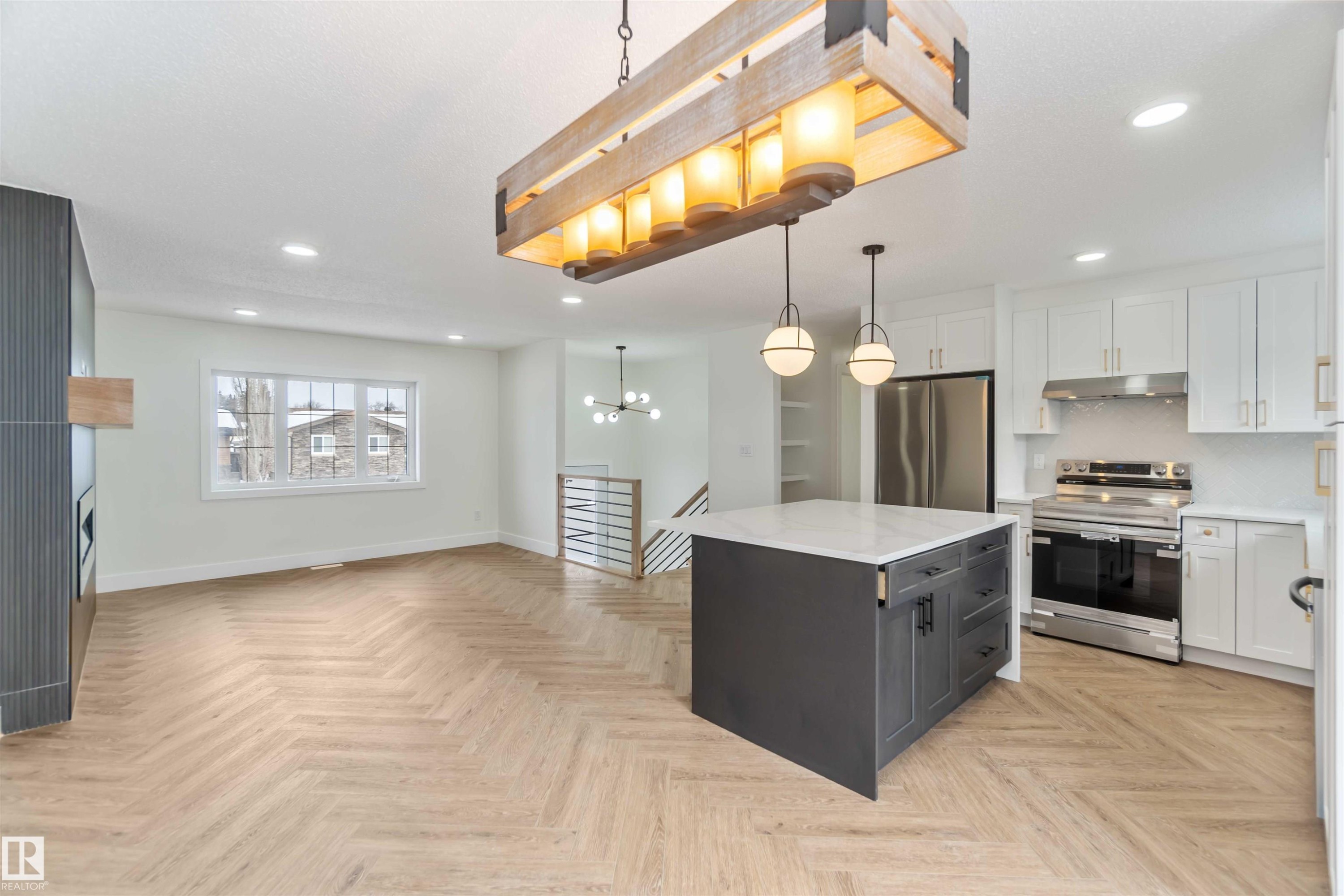 10309 167A Avenue, Edmonton, AB - Indoor Photo Showing Kitchen With Stainless Steel Kitchen With Upgraded Kitchen