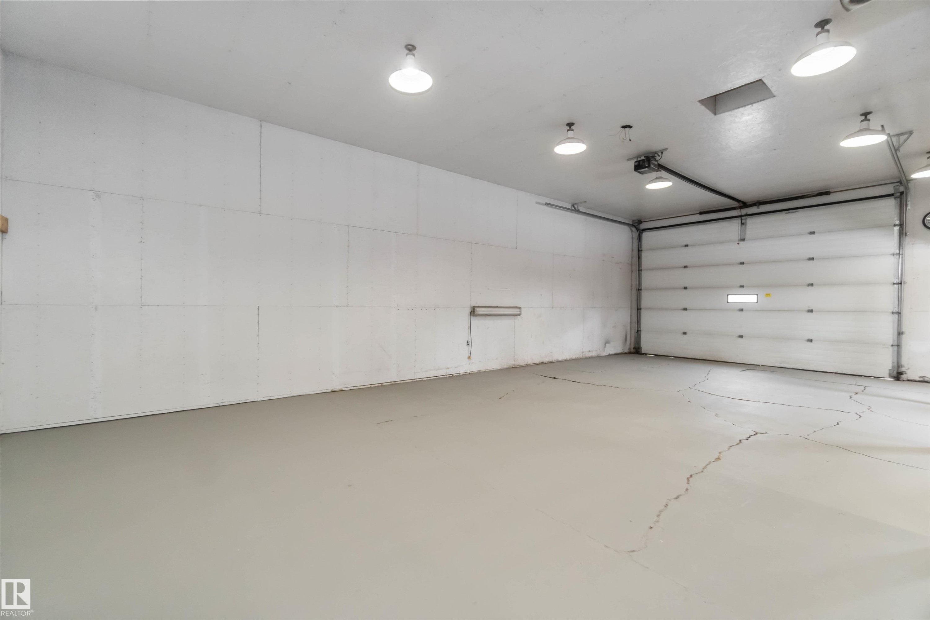10309 167A Avenue, Edmonton, AB - Indoor Photo Showing Garage