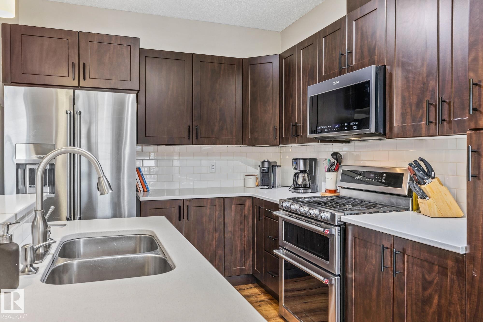 5846 Anthony Crescent, Edmonton, AB - Indoor Photo Showing Kitchen With Stainless Steel Kitchen With Double Sink