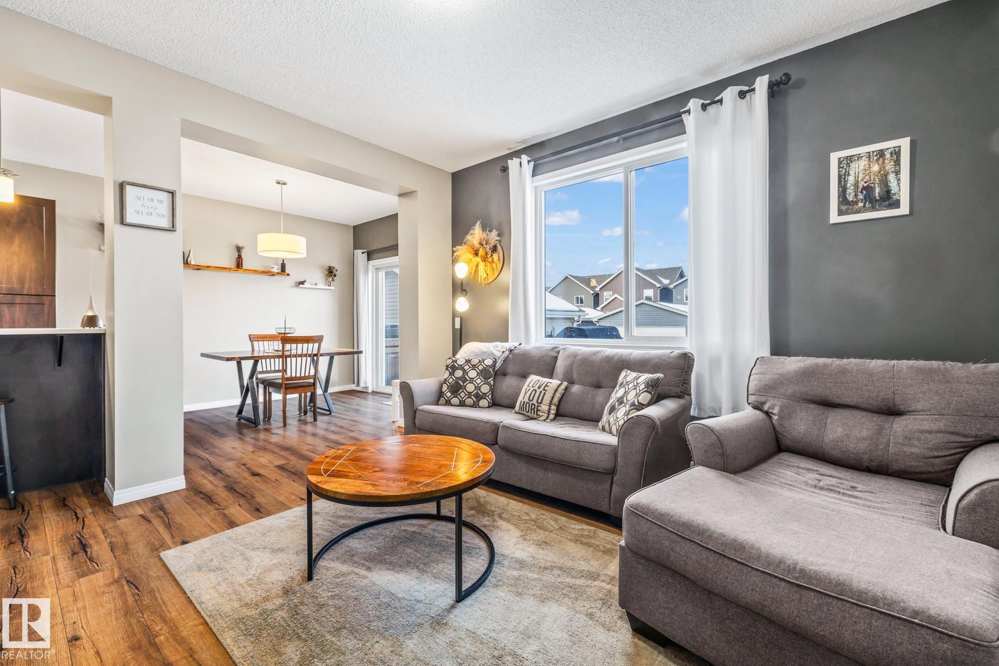 5846 Anthony Crescent, Edmonton, AB - Indoor Photo Showing Living Room