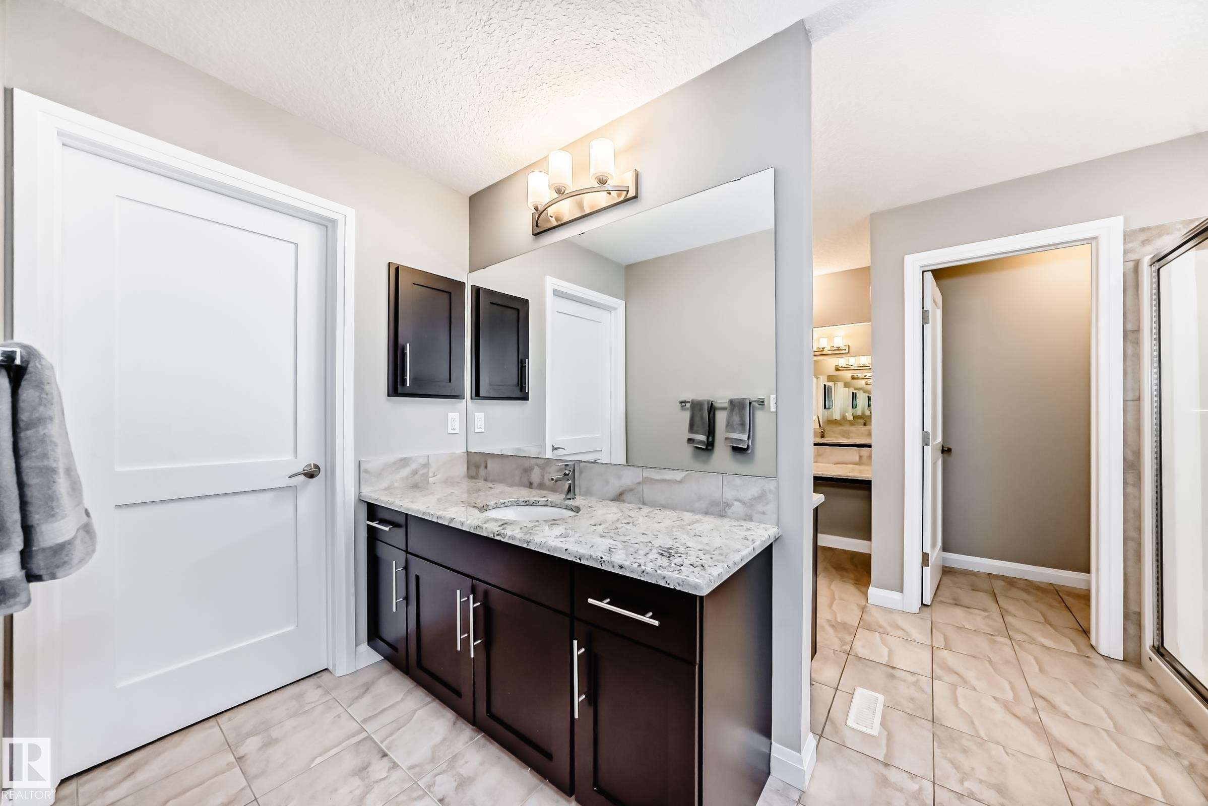 7014 170A Avenue, Edmonton, AB - Indoor Photo Showing Bathroom