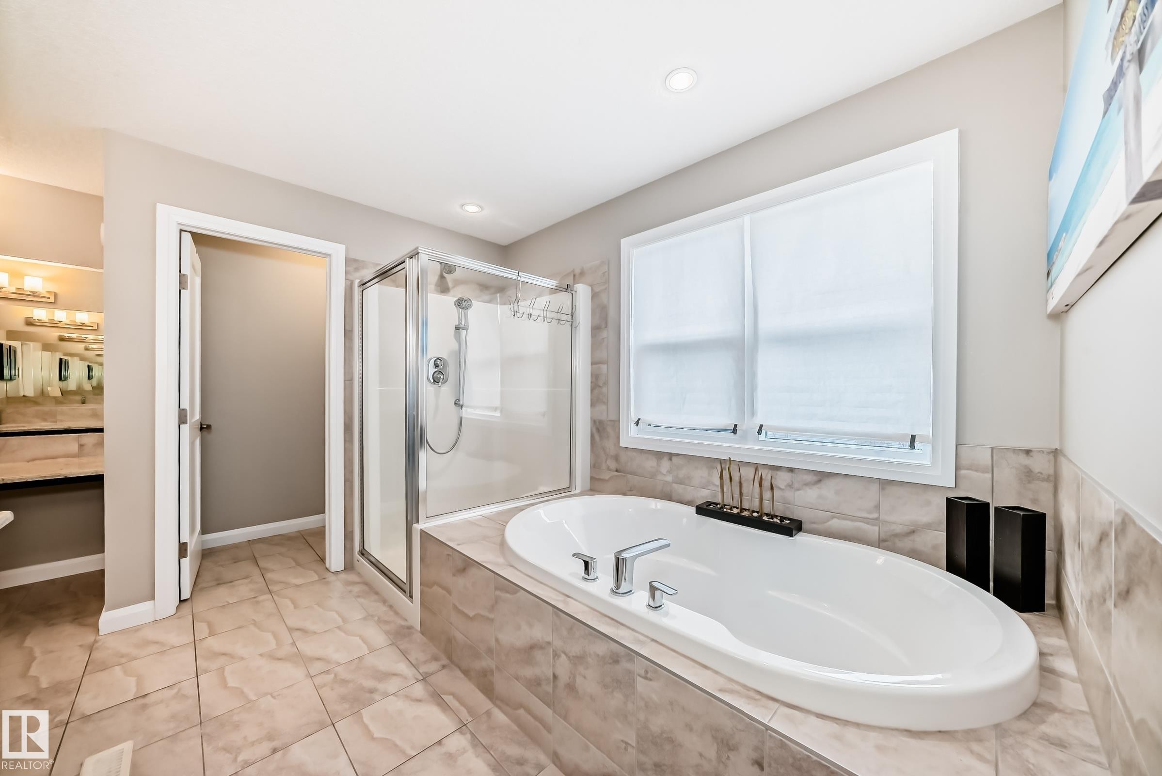 7014 170A Avenue, Edmonton, AB - Indoor Photo Showing Bathroom