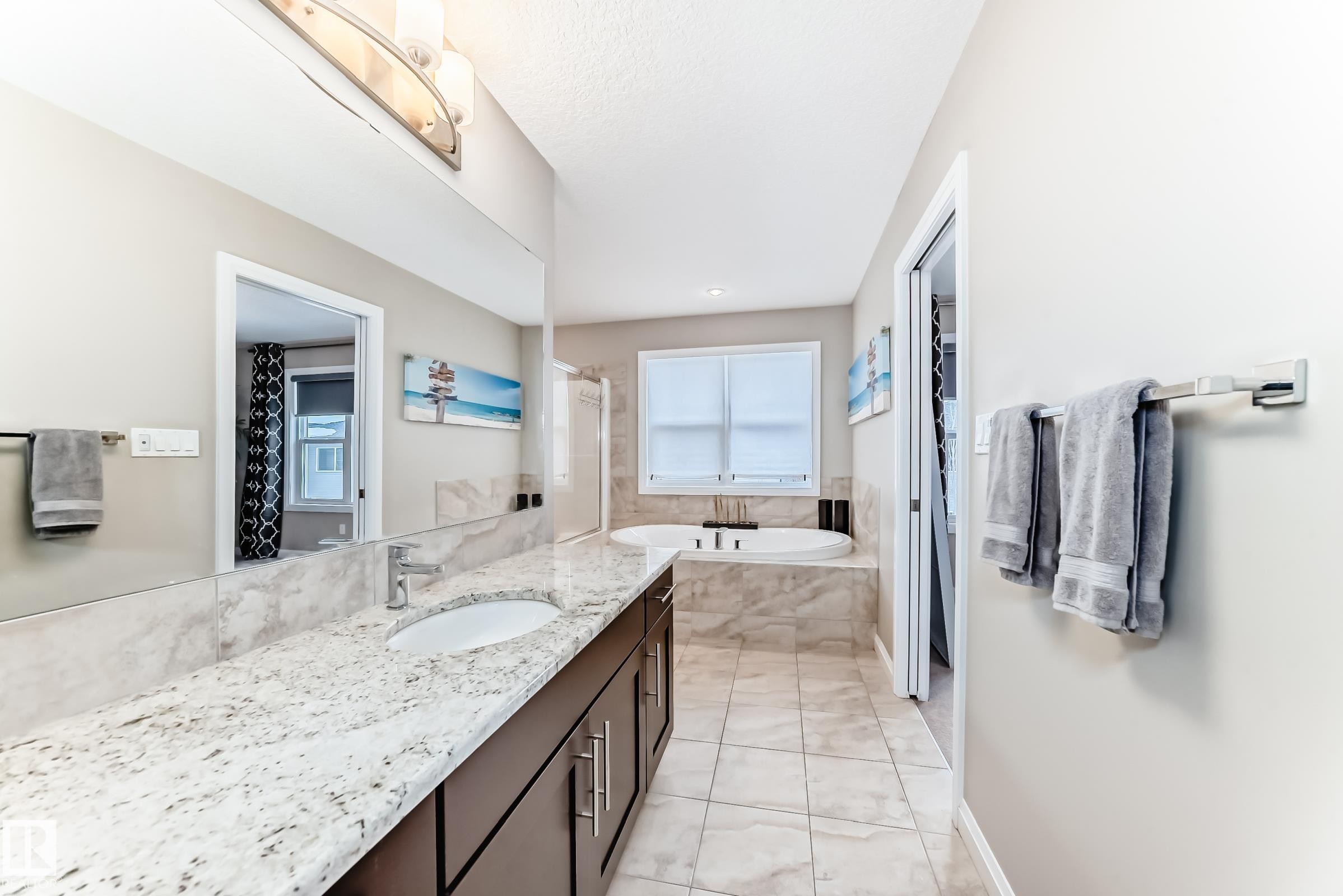 7014 170A Avenue, Edmonton, AB - Indoor Photo Showing Bathroom