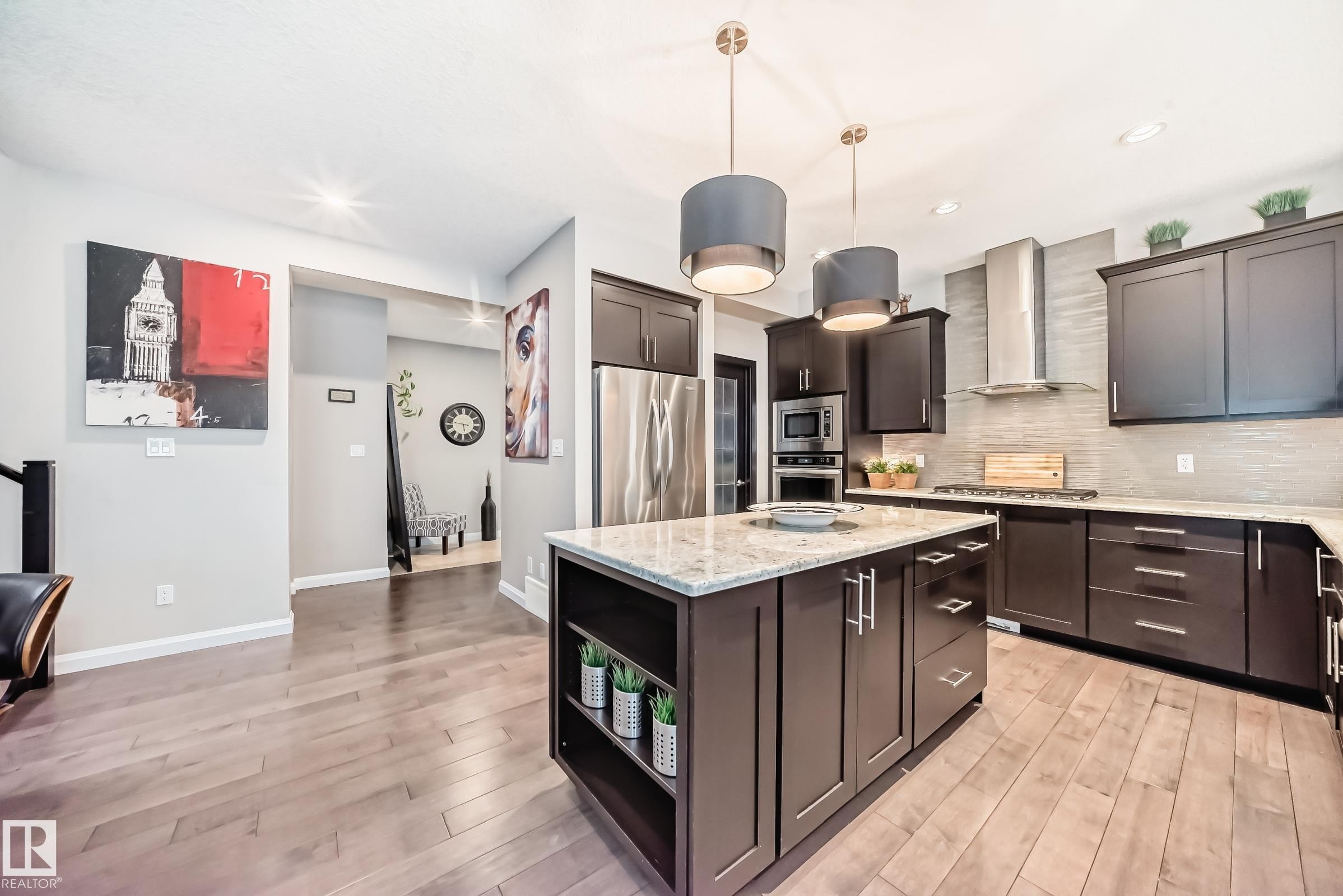 7014 170A Avenue, Edmonton, AB - Indoor Photo Showing Kitchen With Upgraded Kitchen