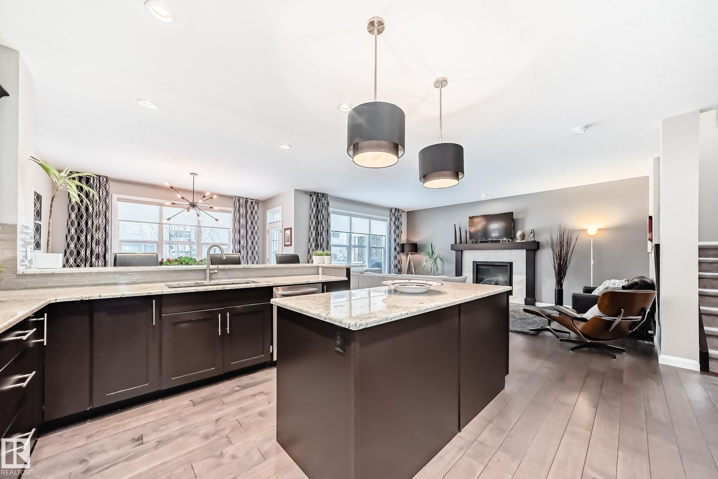 7014 170A Avenue, Edmonton, AB - Indoor Photo Showing Kitchen