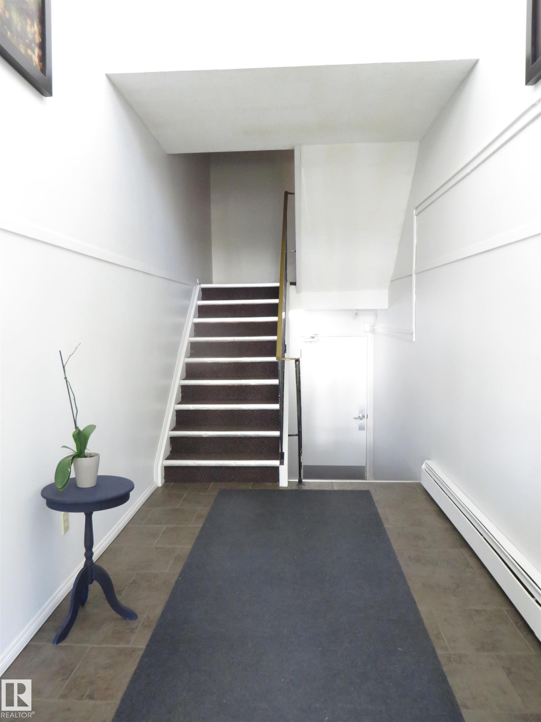 102 10547 83 Avenue, Edmonton, AB - Indoor Photo Showing Other Room