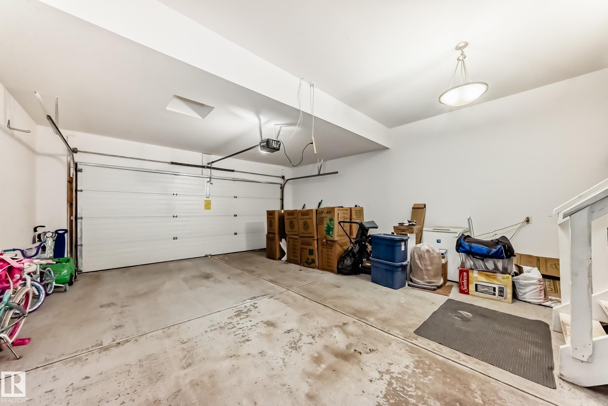 View of garage - 5814 165 Avenue, Edmonton, AB - Indoor Photo Showing Garage