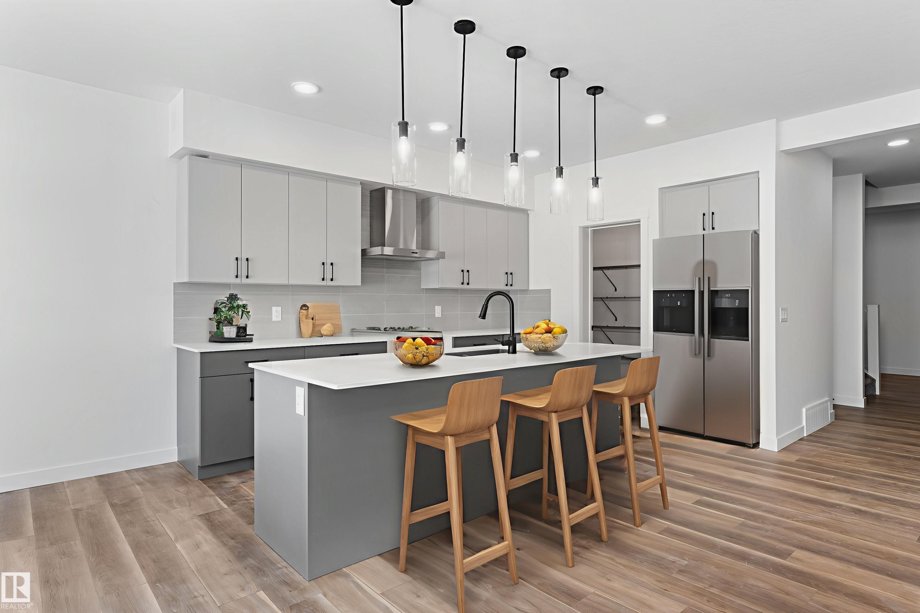 748 Astoria Way, Devon, AB - Indoor Photo Showing Kitchen With Upgraded Kitchen