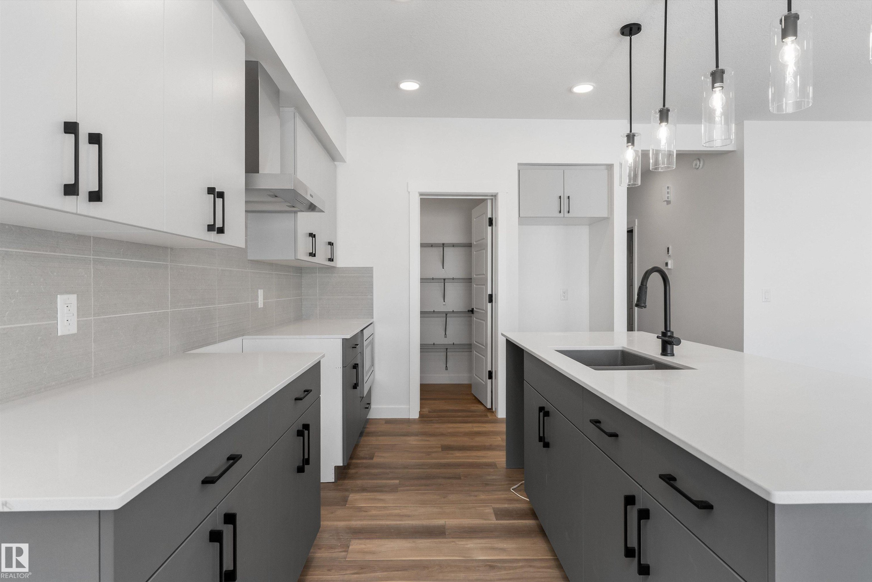 748 Astoria Way, Devon, AB - Indoor Photo Showing Kitchen With Upgraded Kitchen