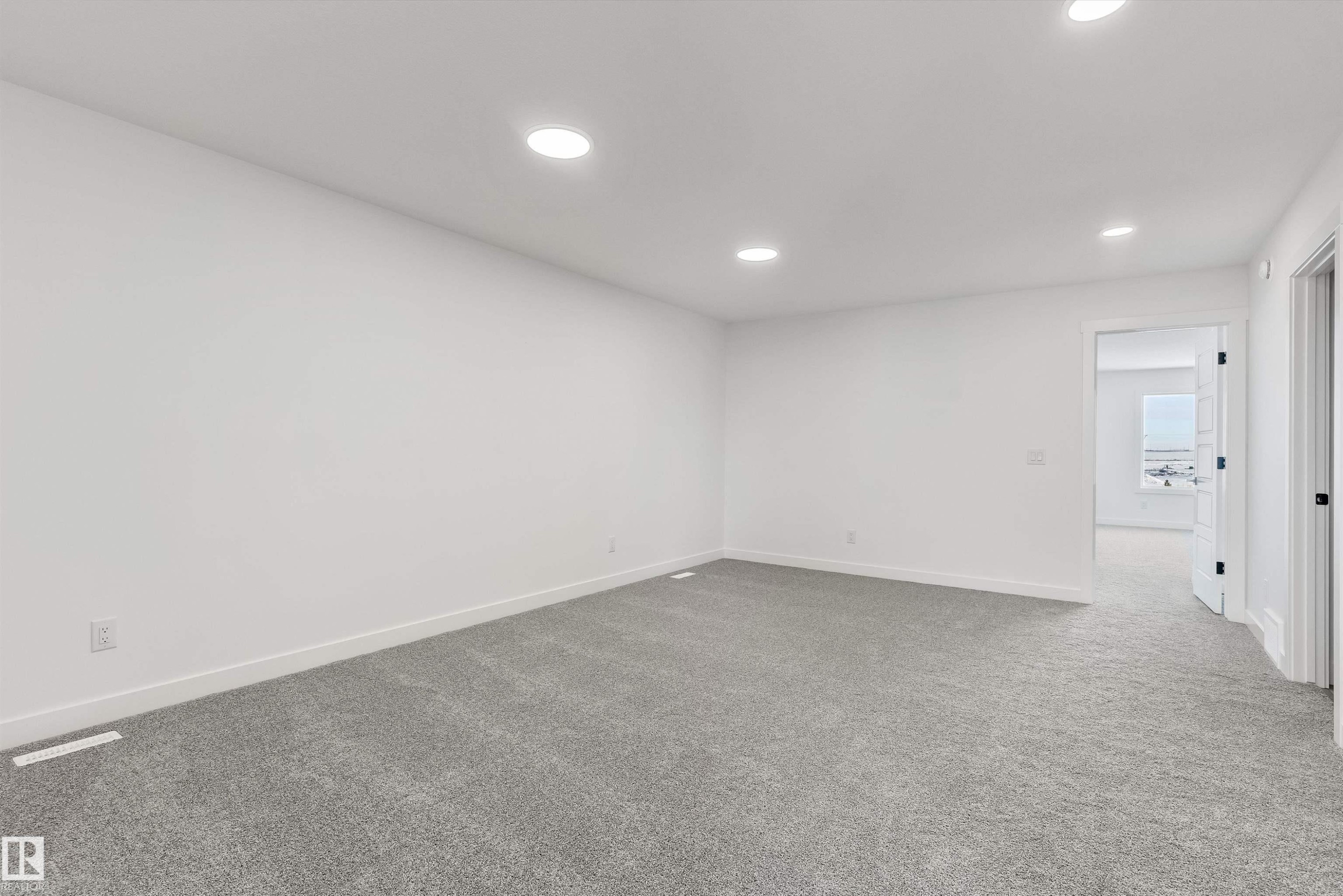 748 Astoria Way, Devon, AB - Indoor Photo Showing Other Room