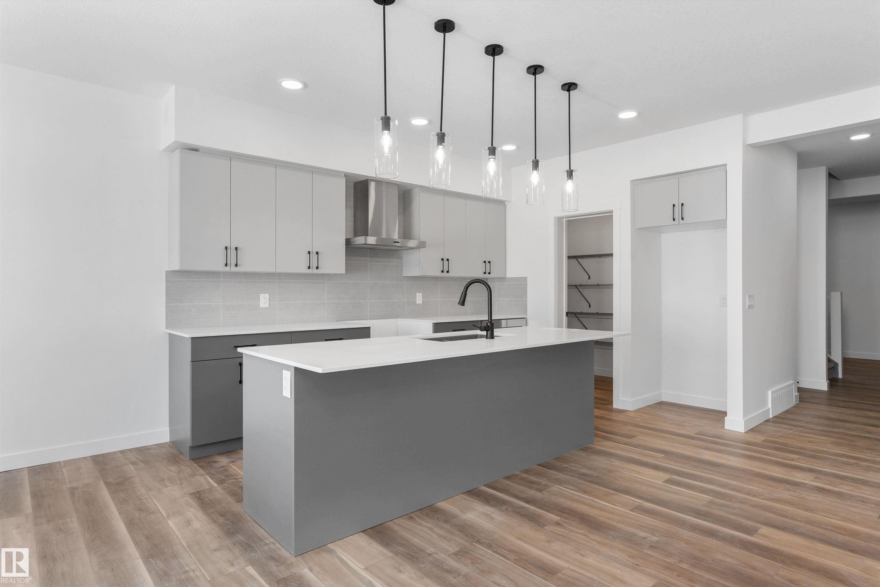 748 Astoria Way, Devon, AB - Indoor Photo Showing Kitchen With Upgraded Kitchen