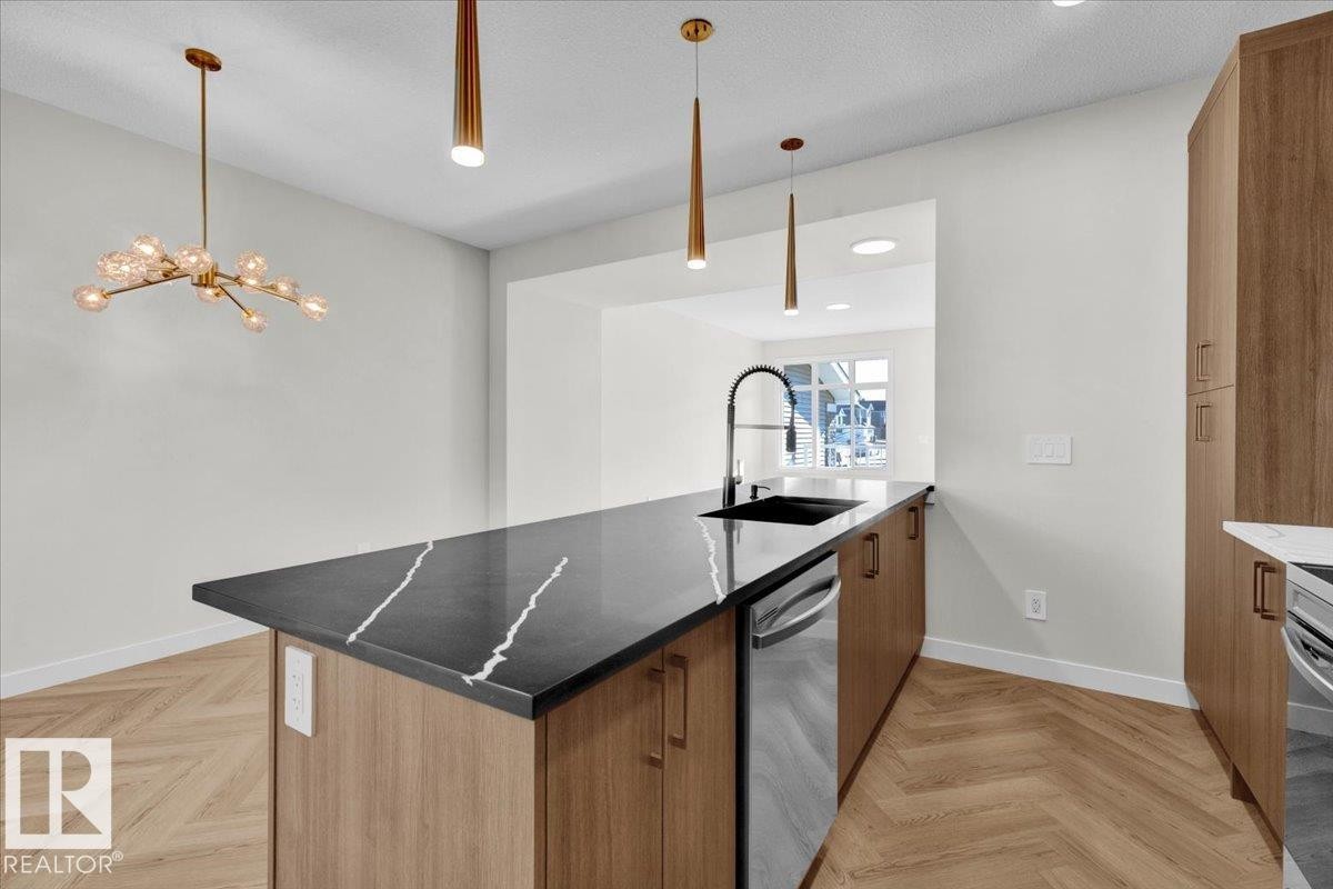 1316 Keswick Drive, Edmonton, AB - Indoor Photo Showing Kitchen With Upgraded Kitchen