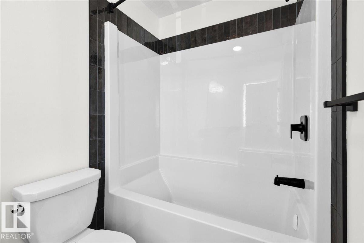 1316 Keswick Drive, Edmonton, AB - Indoor Photo Showing Bathroom