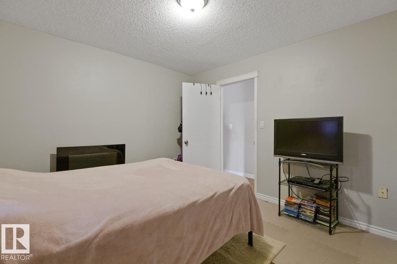 308 6310 101 Avenue, Edmonton, AB - Indoor Photo Showing Bedroom