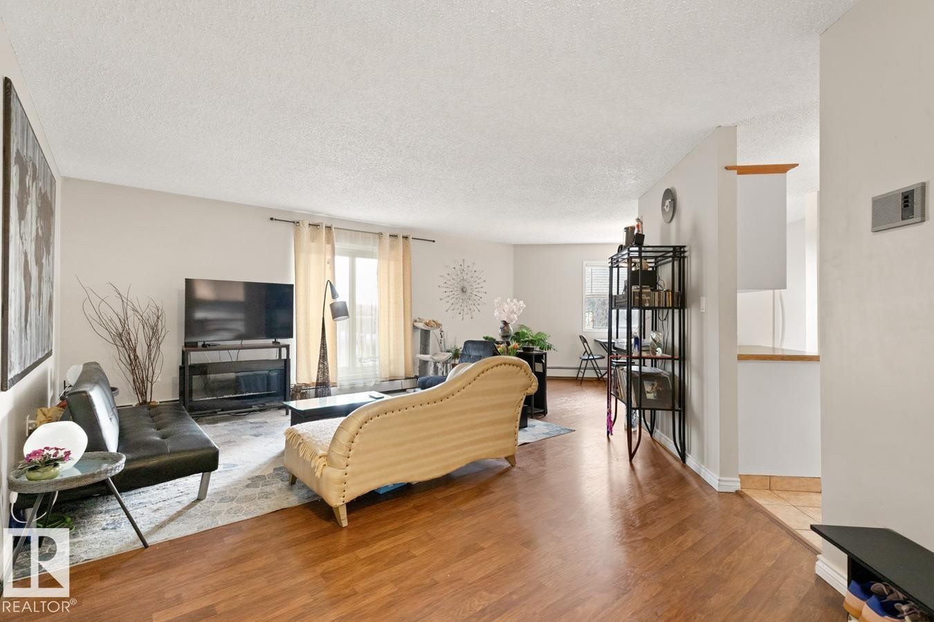 308 6310 101 Avenue, Edmonton, AB - Indoor Photo Showing Living Room