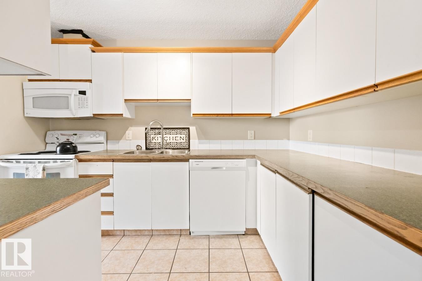 308 6310 101 Avenue, Edmonton, AB - Indoor Photo Showing Kitchen