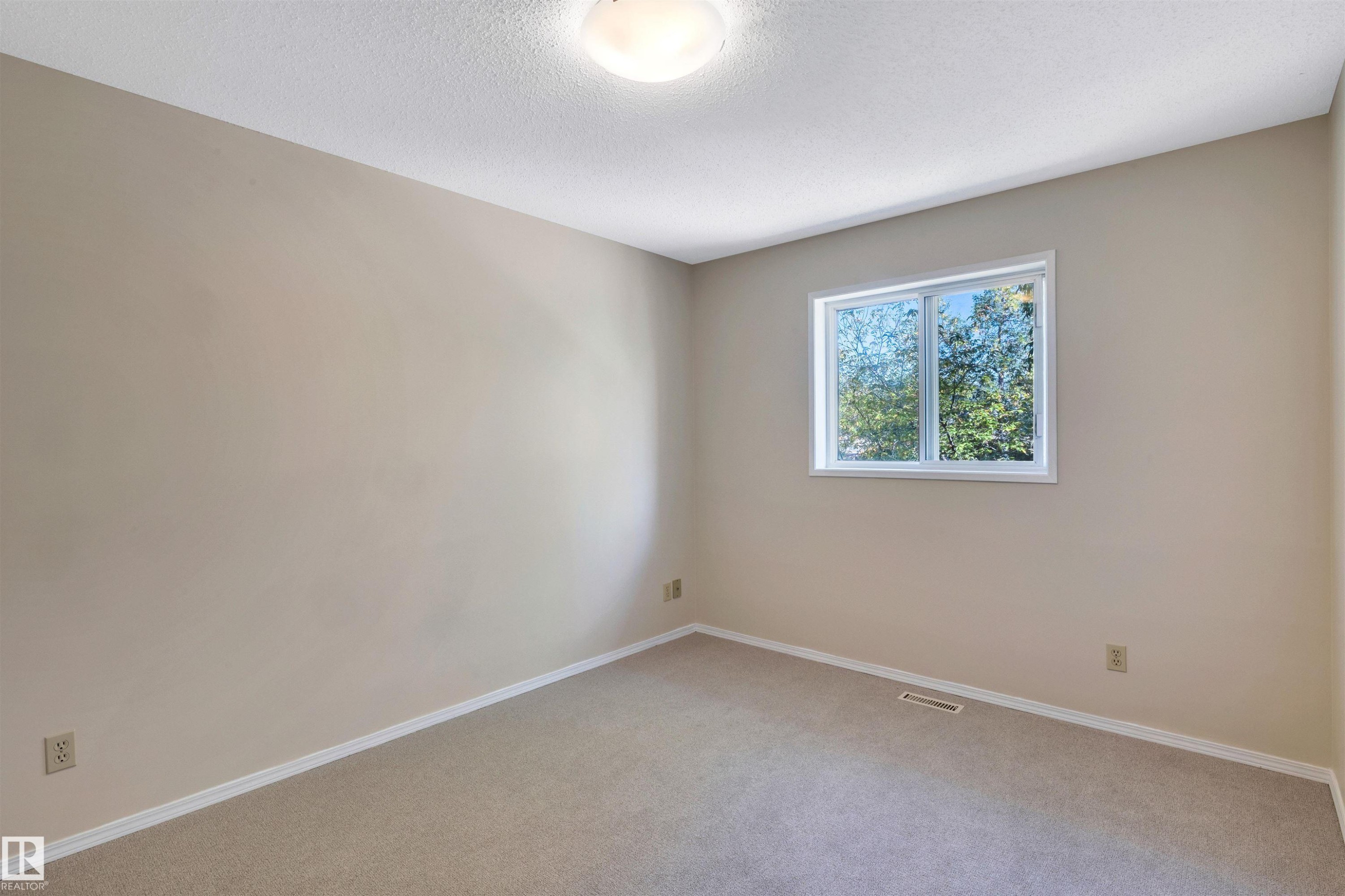 10228 152 Street, Edmonton, AB - Indoor Photo Showing Other Room