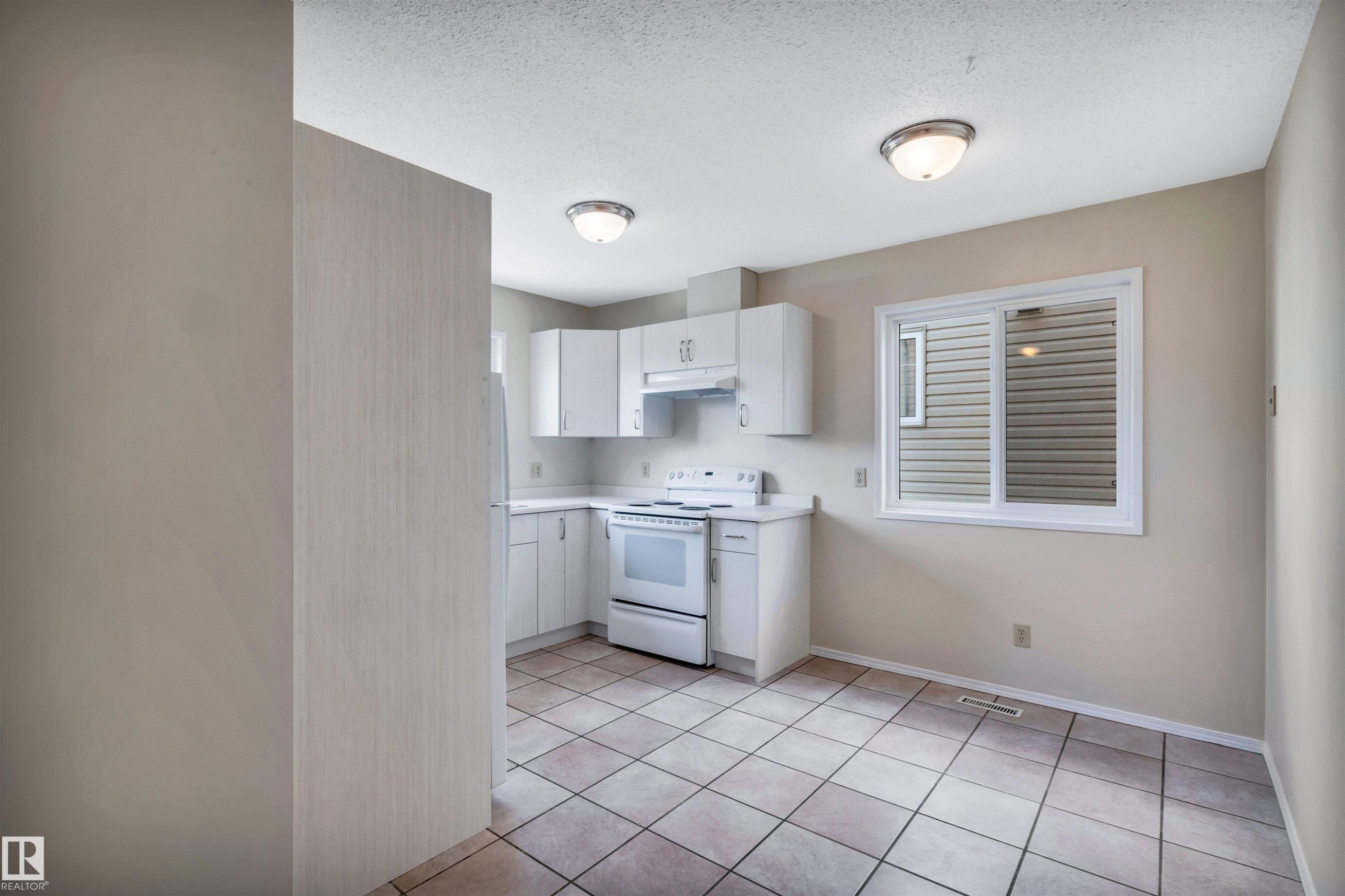 10228 152 Street, Edmonton, AB - Indoor Photo Showing Kitchen